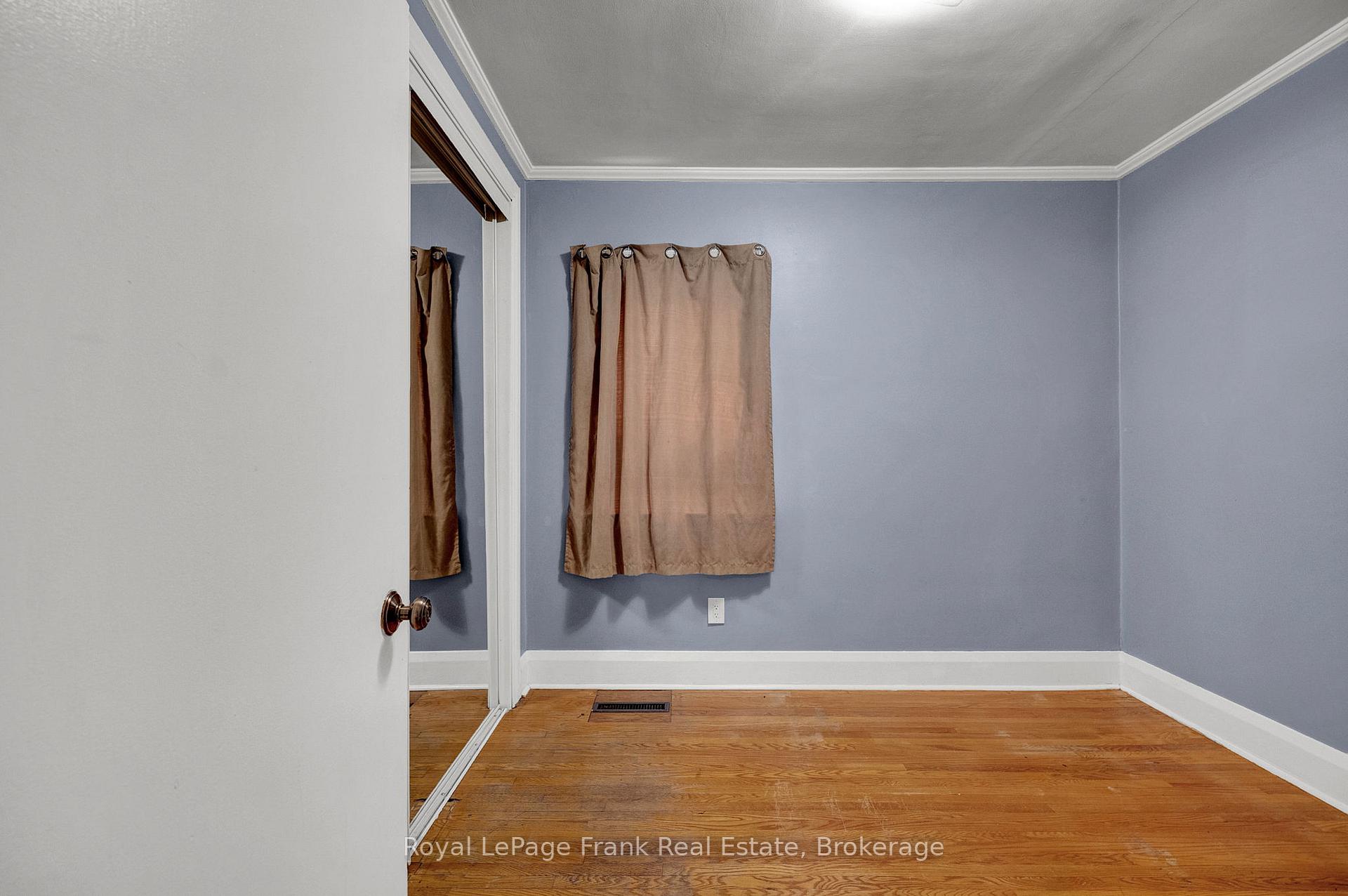 Photo 12 of 121 Cromwell Avenue, Oshawa, Vanier — HOMEH
