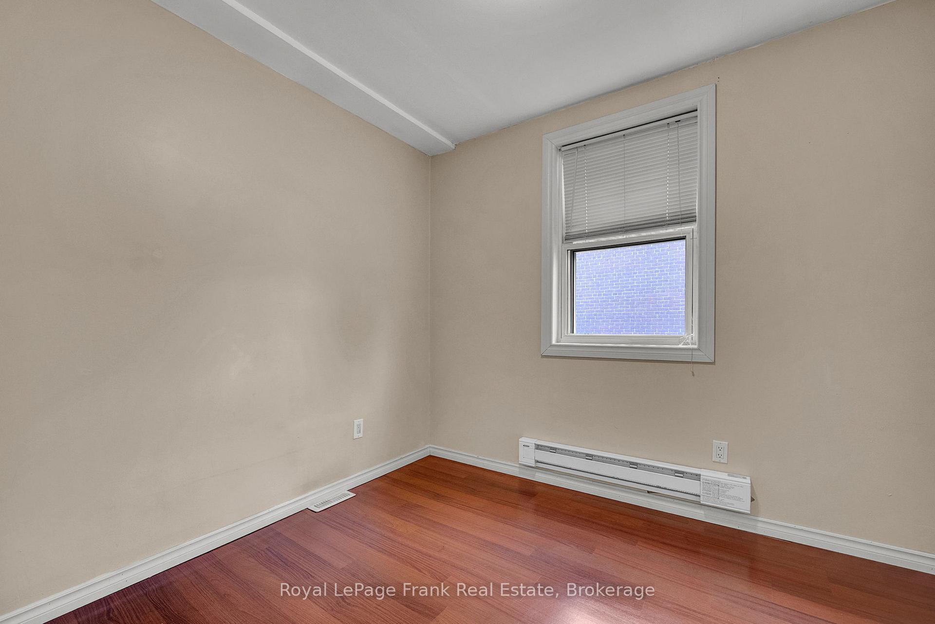 Photo 13 of 121 Cromwell Avenue, Oshawa, Vanier — HOMEH