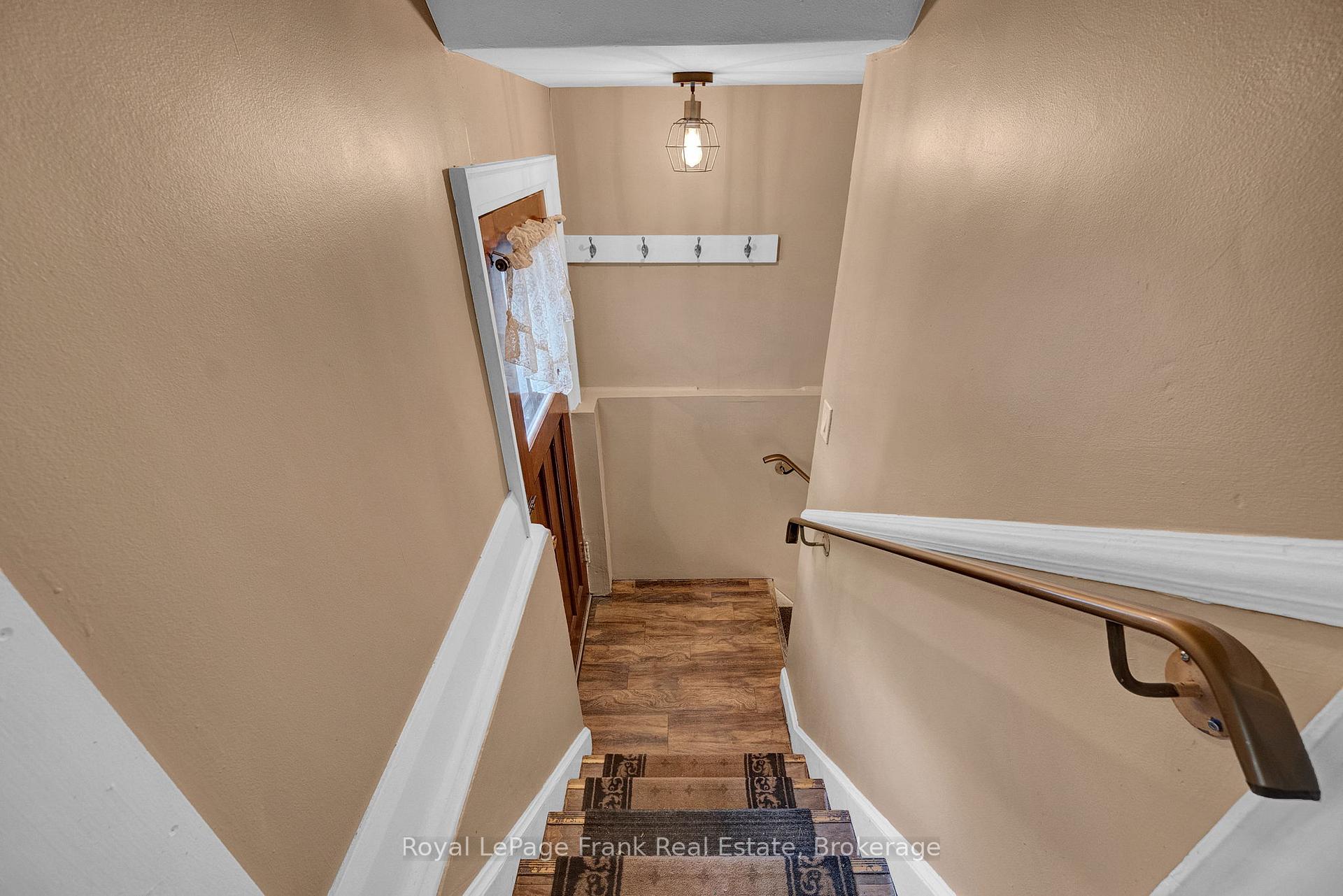 Photo 15 of 121 Cromwell Avenue, Oshawa, Vanier — HOMEH