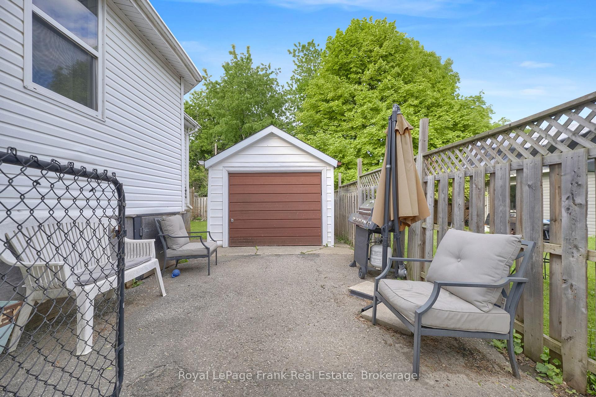 Photo 21 of 121 Cromwell Avenue, Oshawa, Vanier — HOMEH