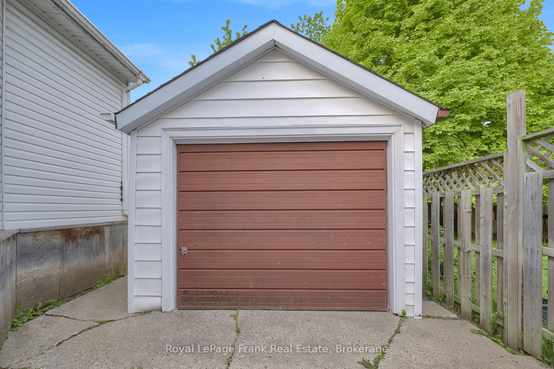 Photo 24 of 121 Cromwell Avenue, Oshawa, Vanier — HOMEH