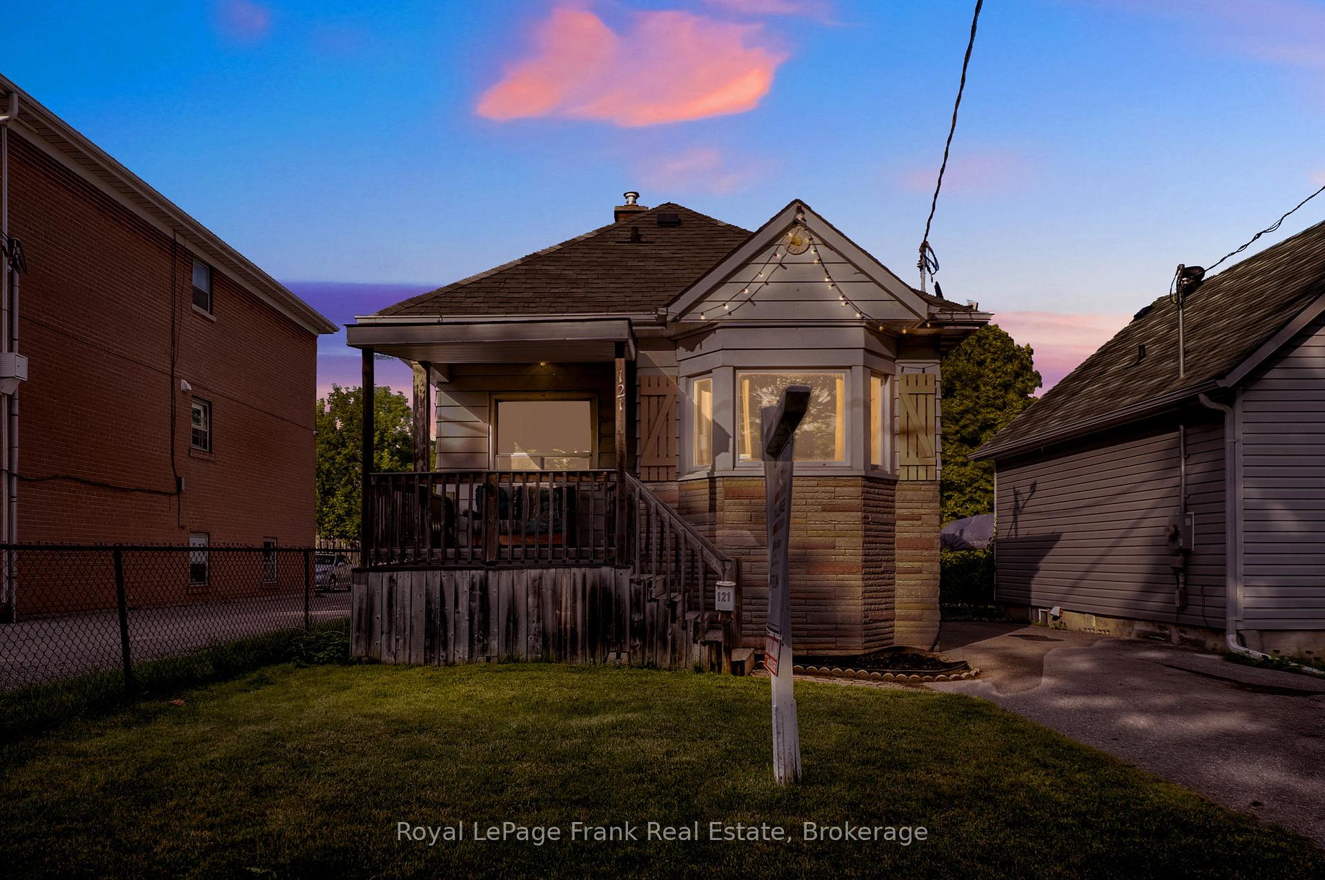 Photo 25 of 121 Cromwell Avenue, Oshawa, Vanier — HOMEH