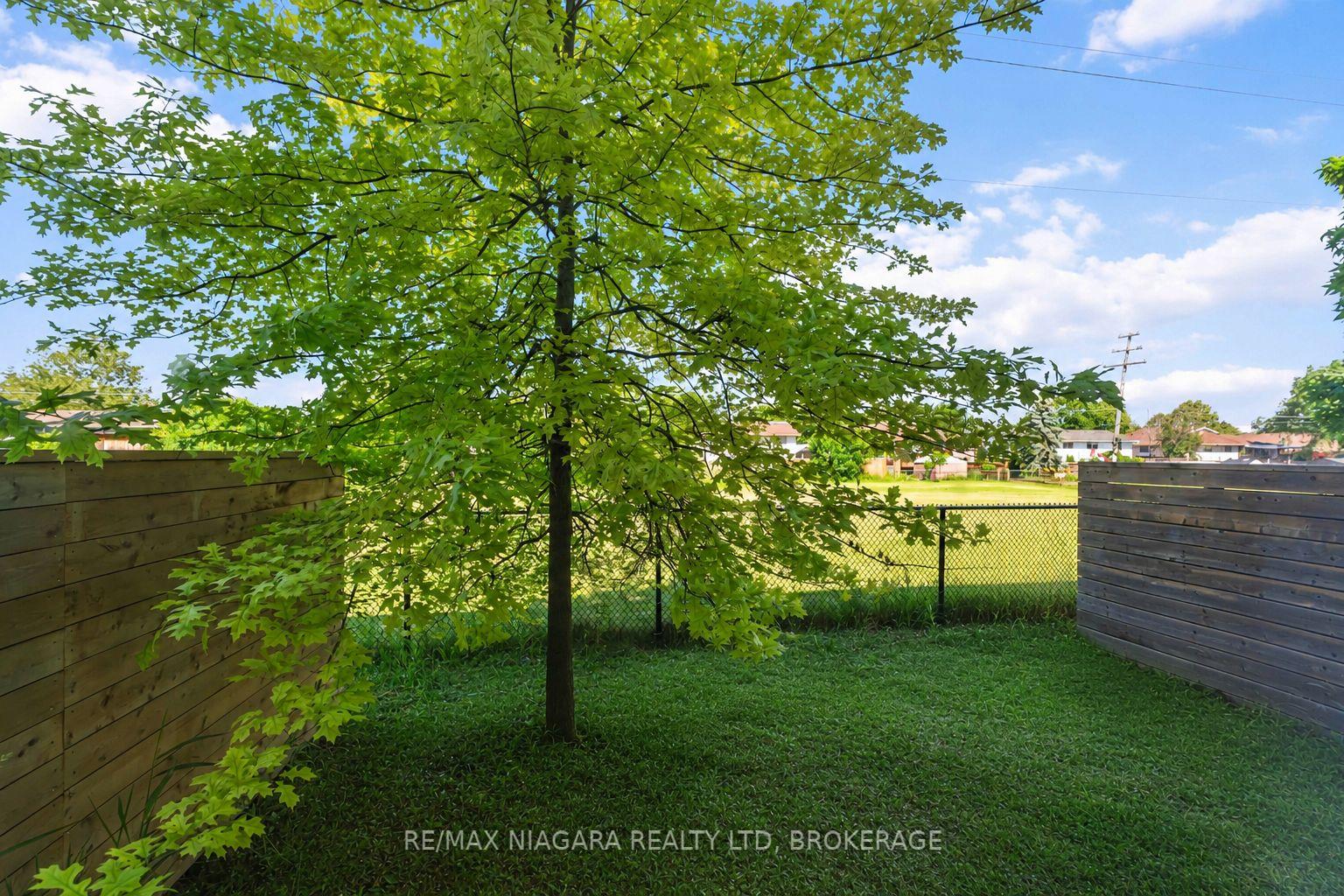 Photo 26 of 47 Scarlett Common, St. Catharines, Secord Woods — HOMEH