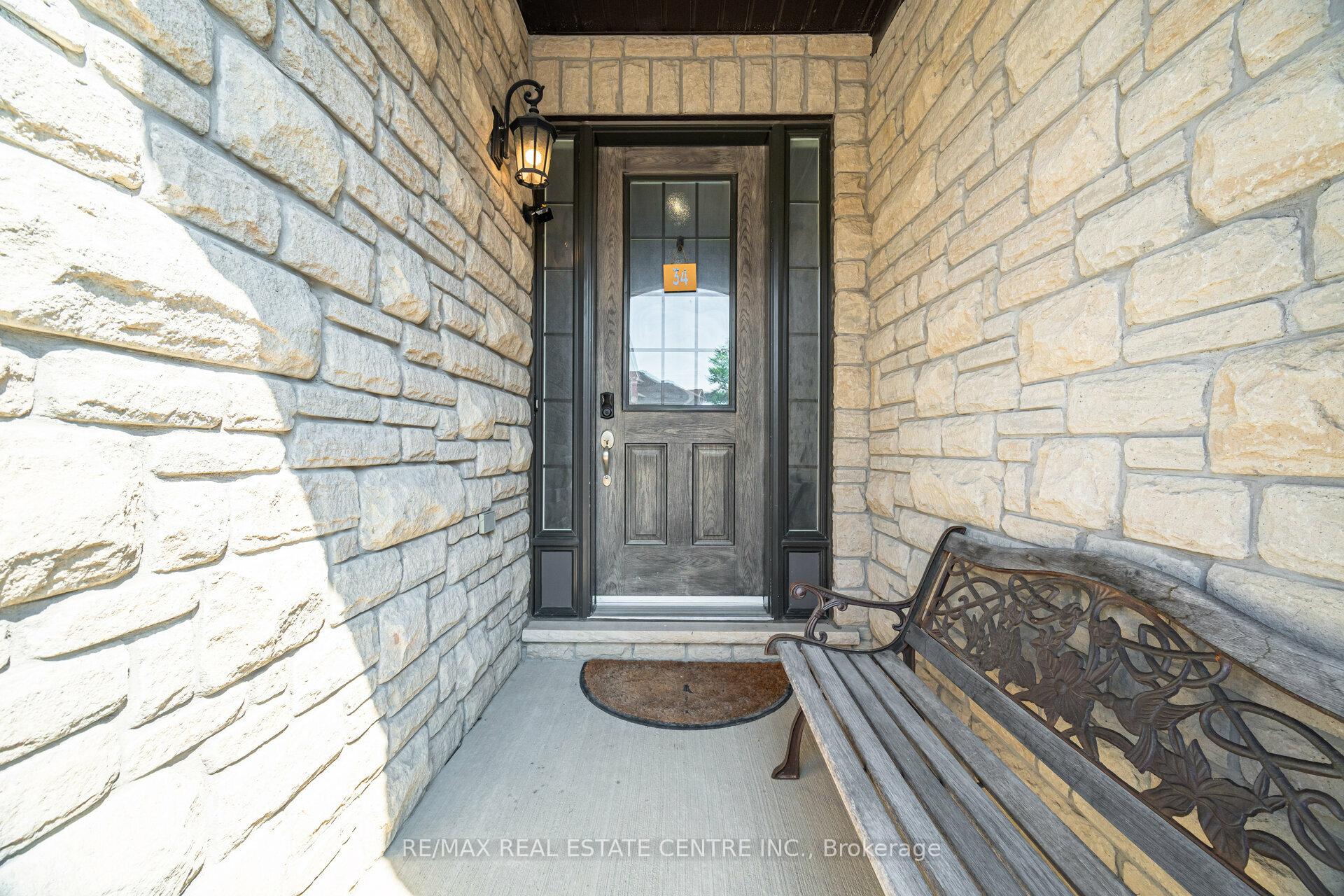 Photo 2 of 34 Alex Campbell Crescent, King, King City — HOMEH