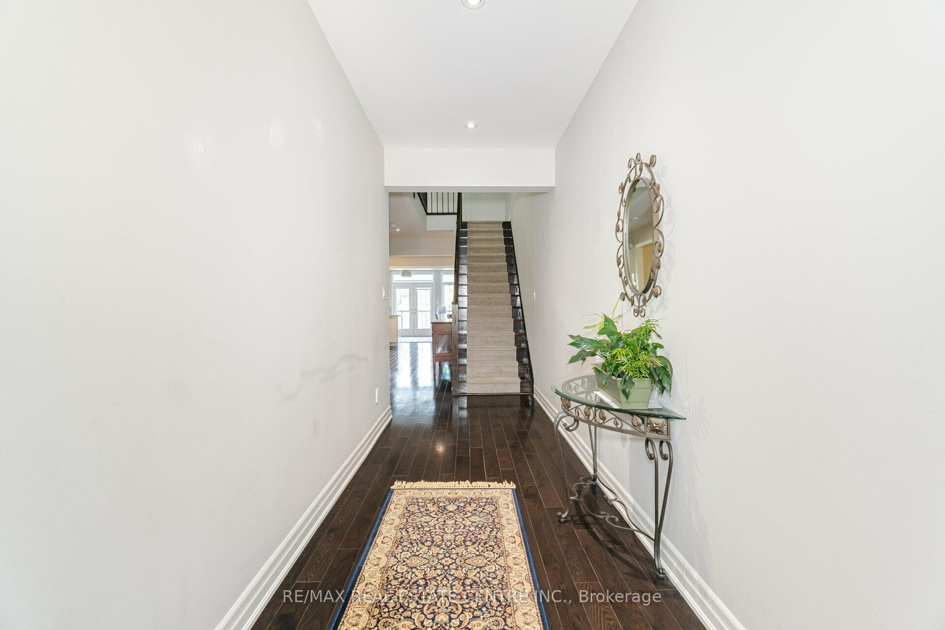 Photo 3 of 34 Alex Campbell Crescent, King, King City — HOMEH