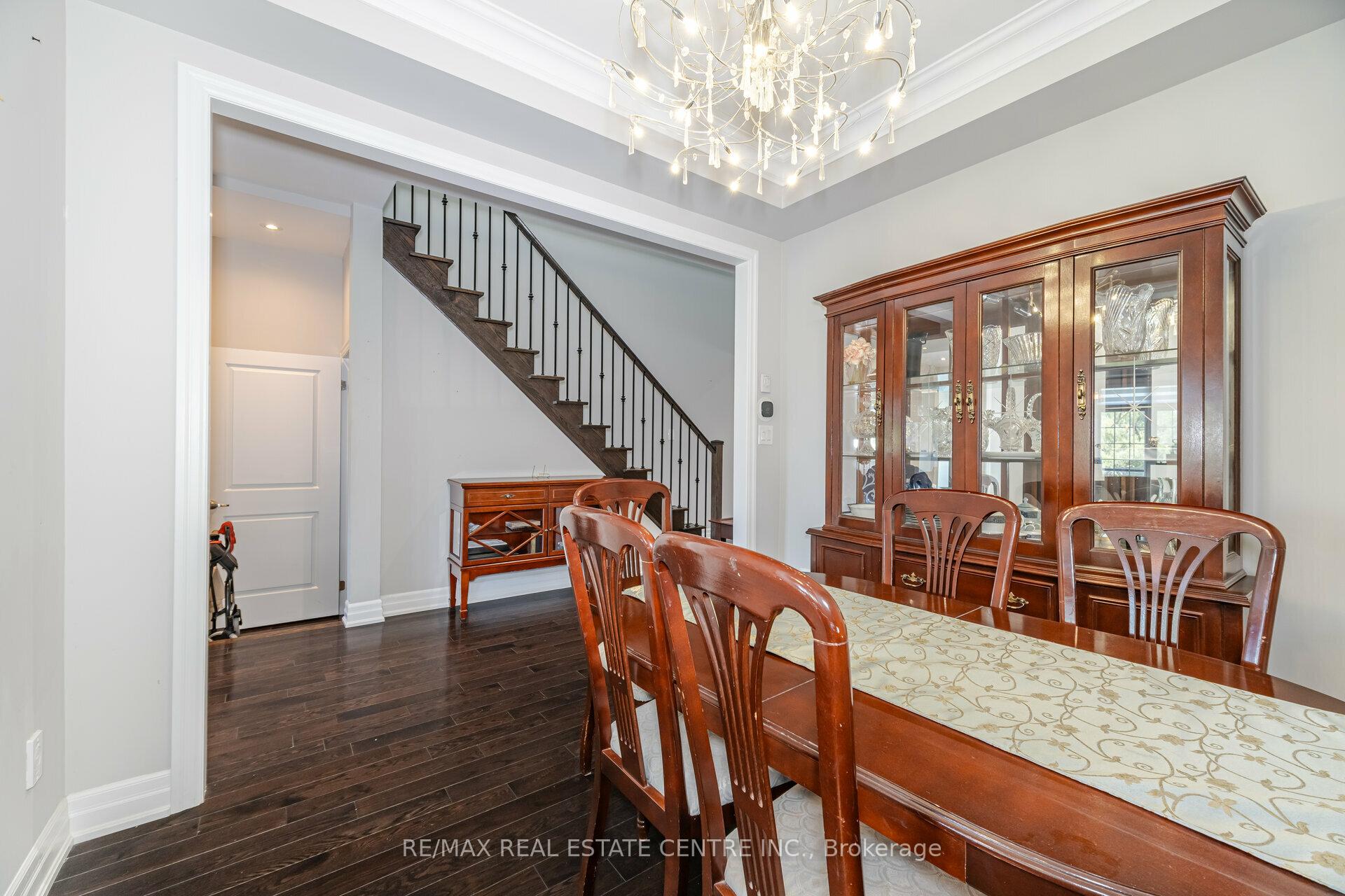 Photo 4 of 34 Alex Campbell Crescent, King, King City — HOMEH