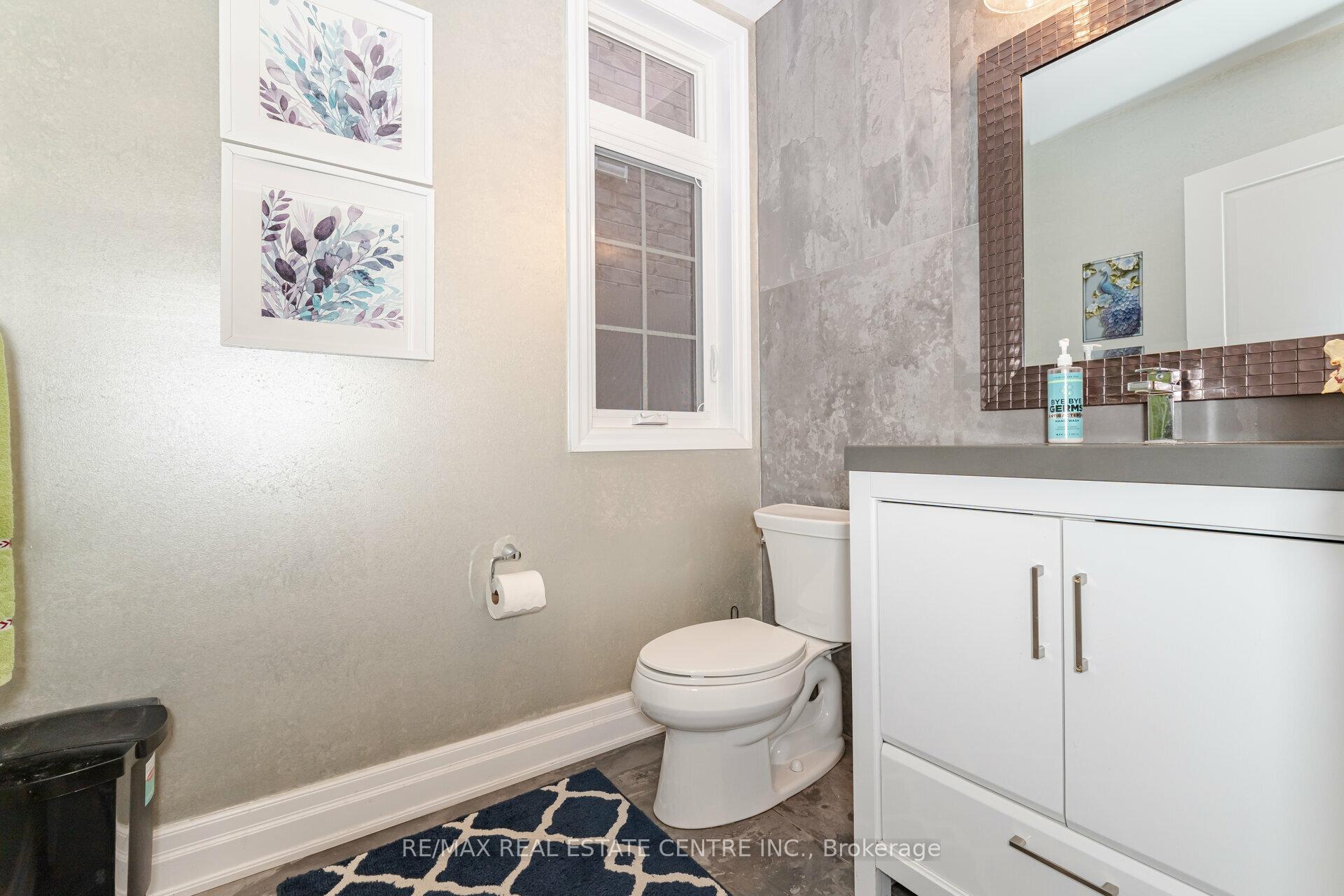 Photo 16 of 34 Alex Campbell Crescent, King, King City — HOMEH