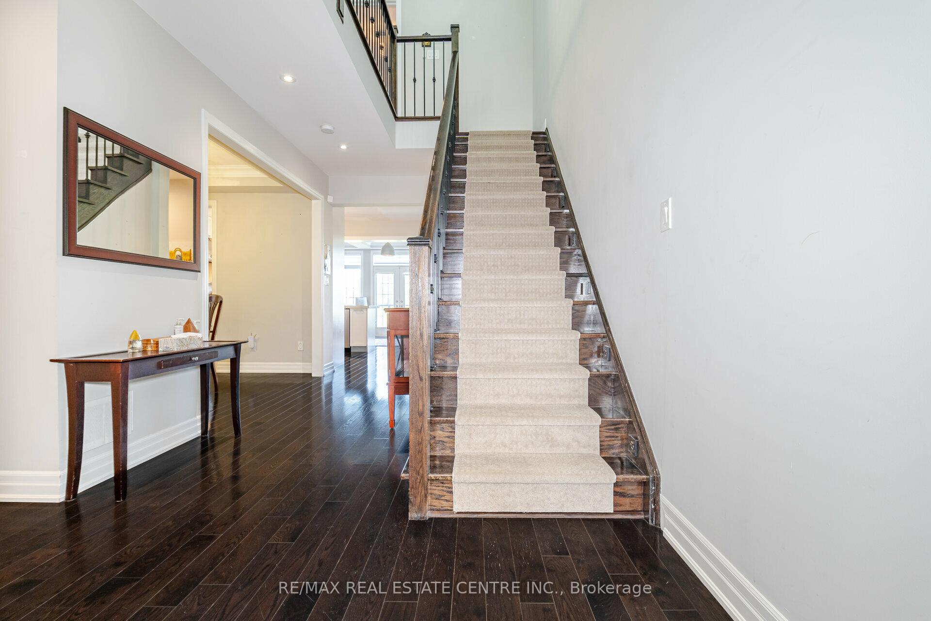 Photo 17 of 34 Alex Campbell Crescent, King, King City — HOMEH