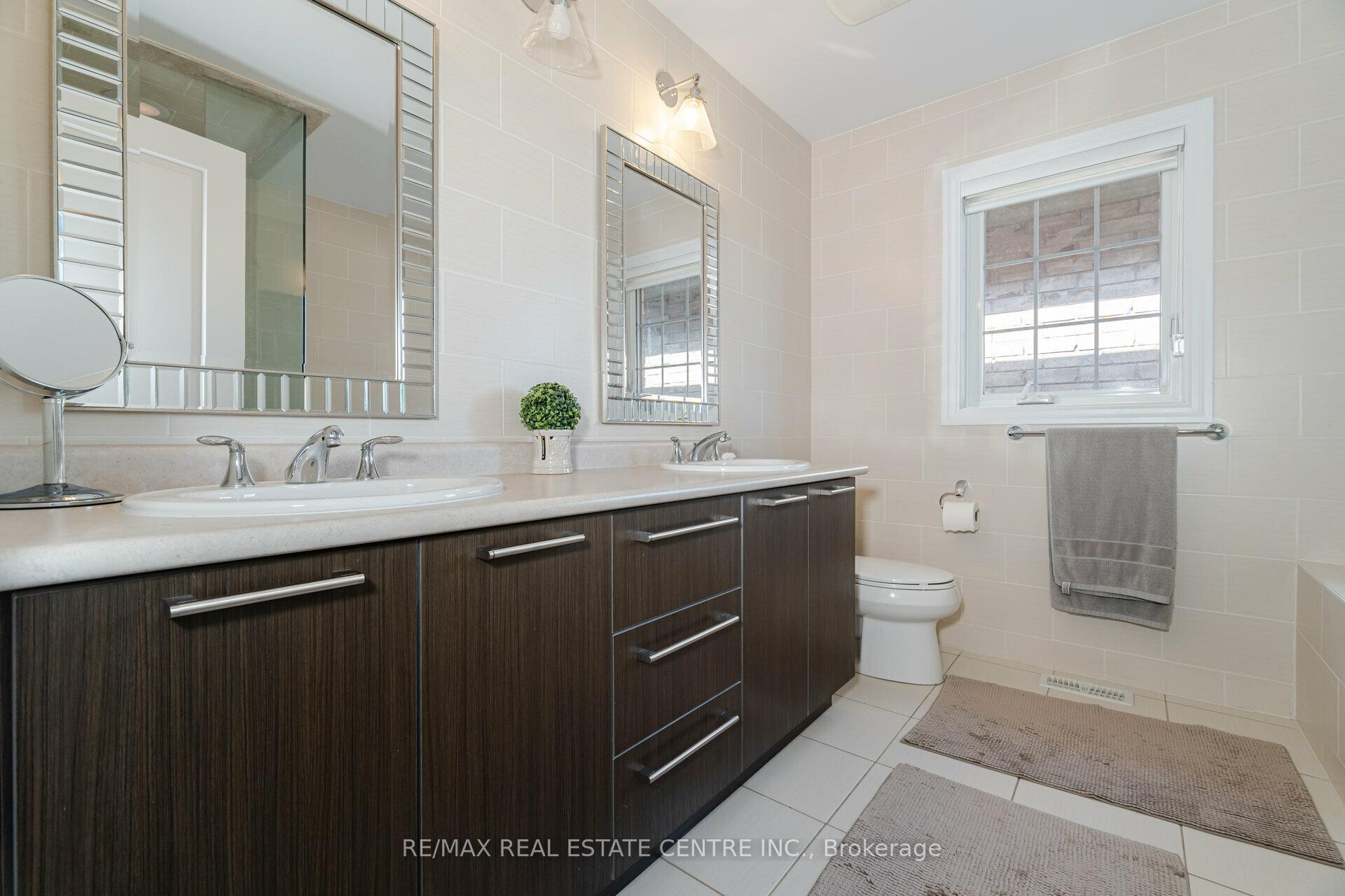 Photo 20 of 34 Alex Campbell Crescent, King, King City — HOMEH
