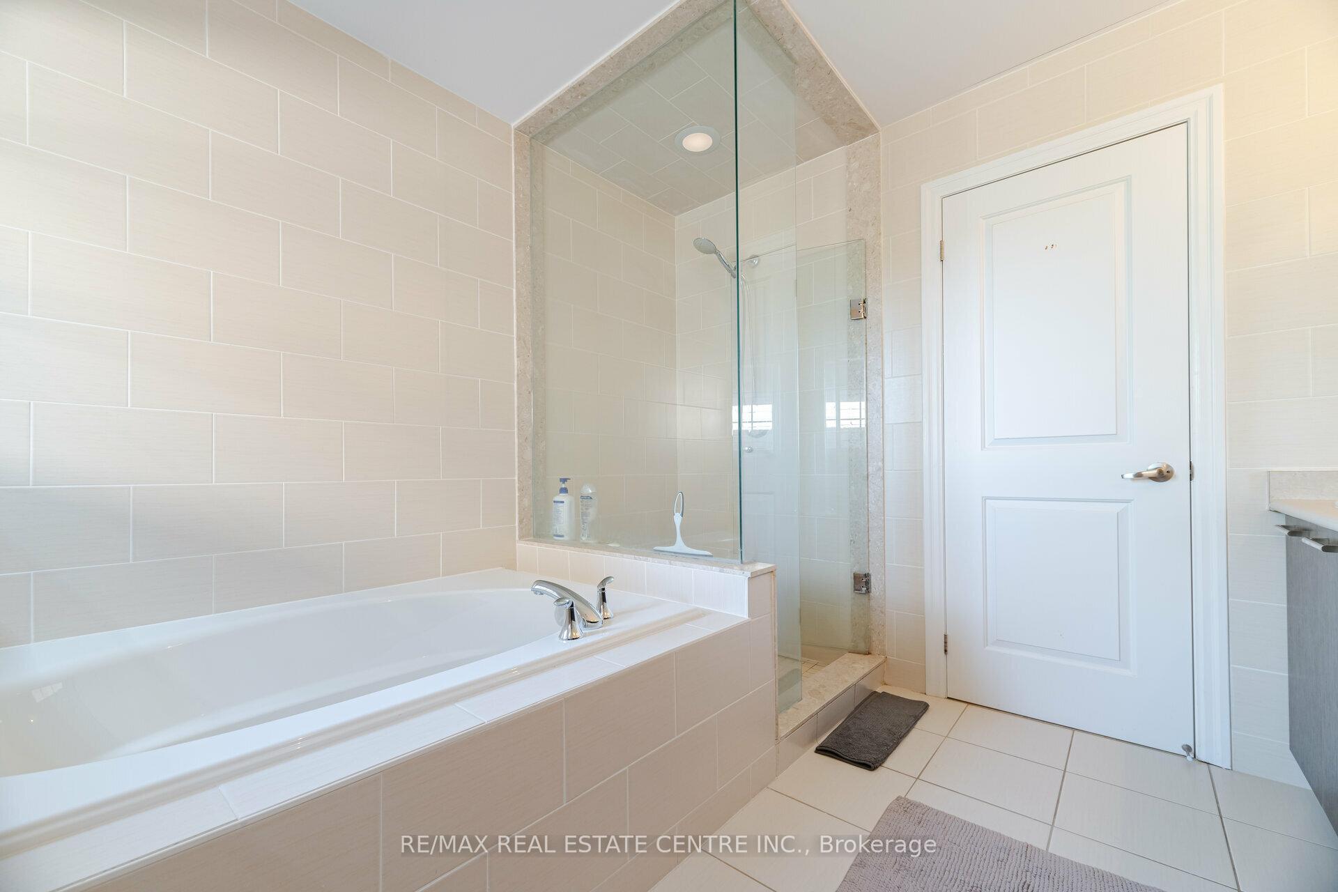 Photo 21 of 34 Alex Campbell Crescent, King, King City — HOMEH