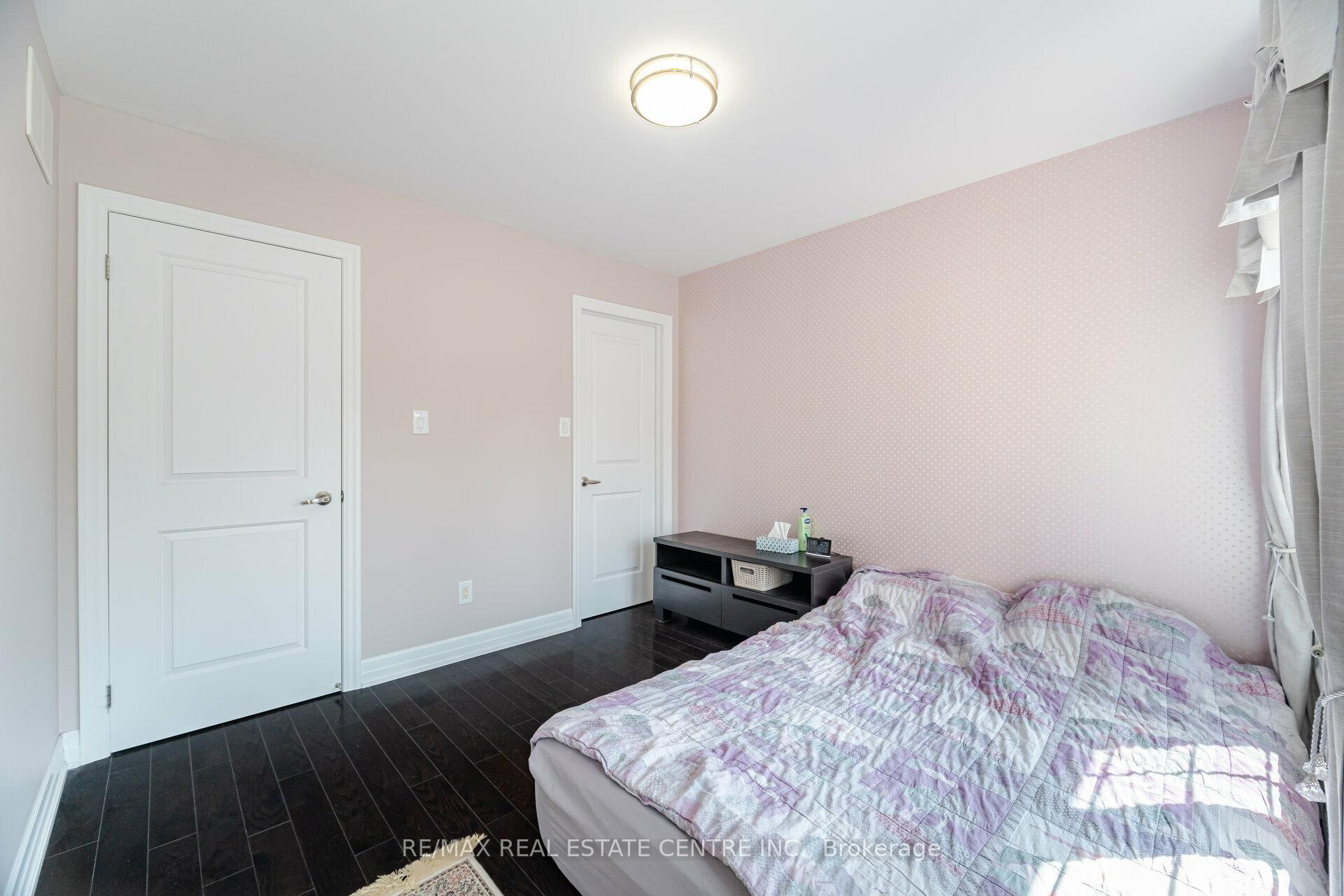 Photo 23 of 34 Alex Campbell Crescent, King, King City — HOMEH