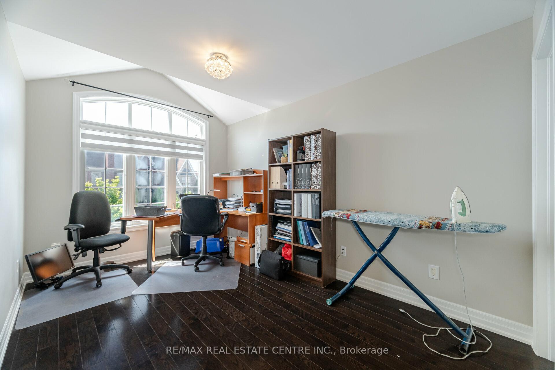 Photo 24 of 34 Alex Campbell Crescent, King, King City — HOMEH