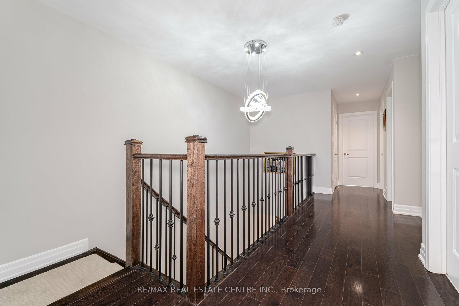 Photo 26 of 34 Alex Campbell Crescent, King, King City — HOMEH