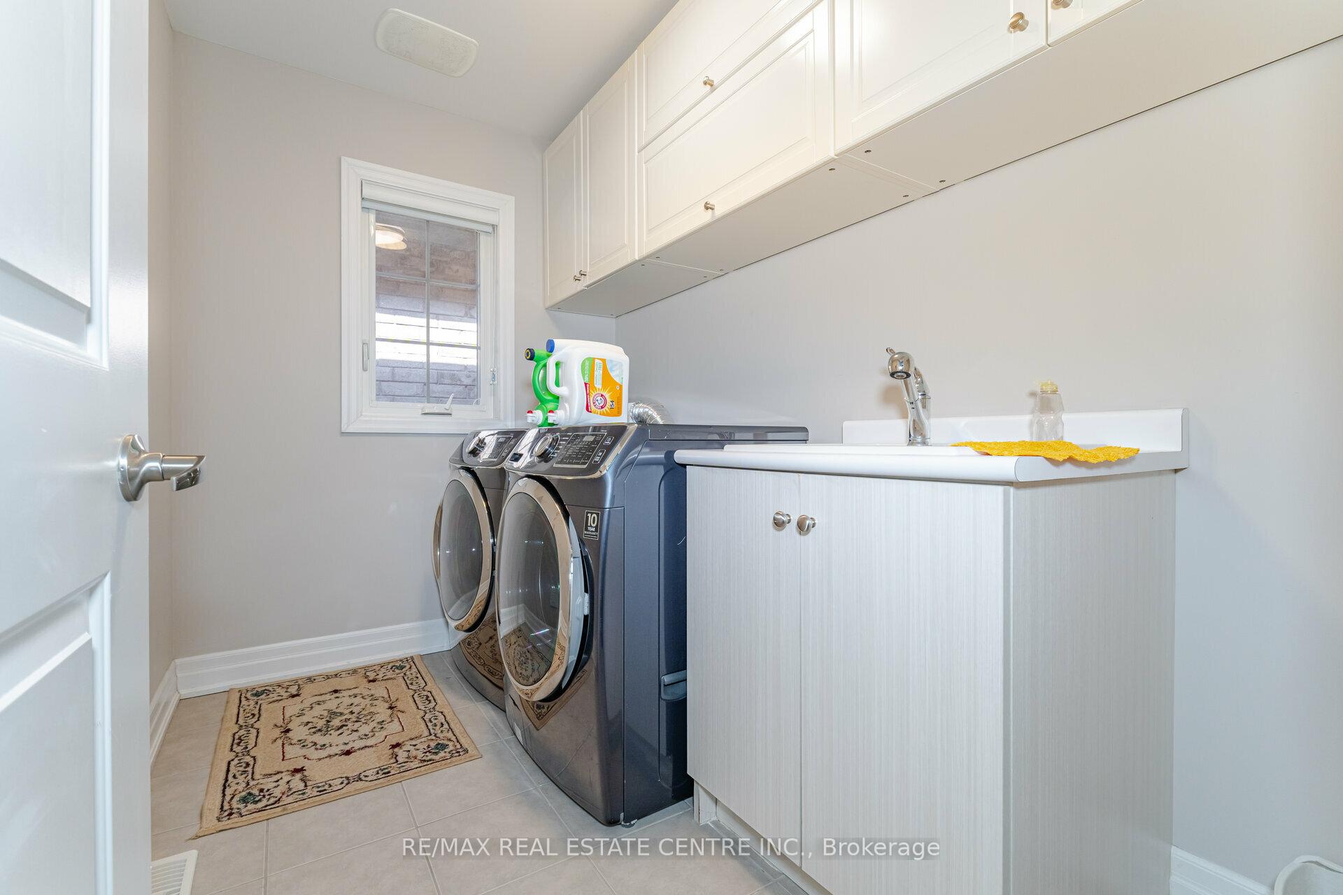 Photo 28 of 34 Alex Campbell Crescent, King, King City — HOMEH