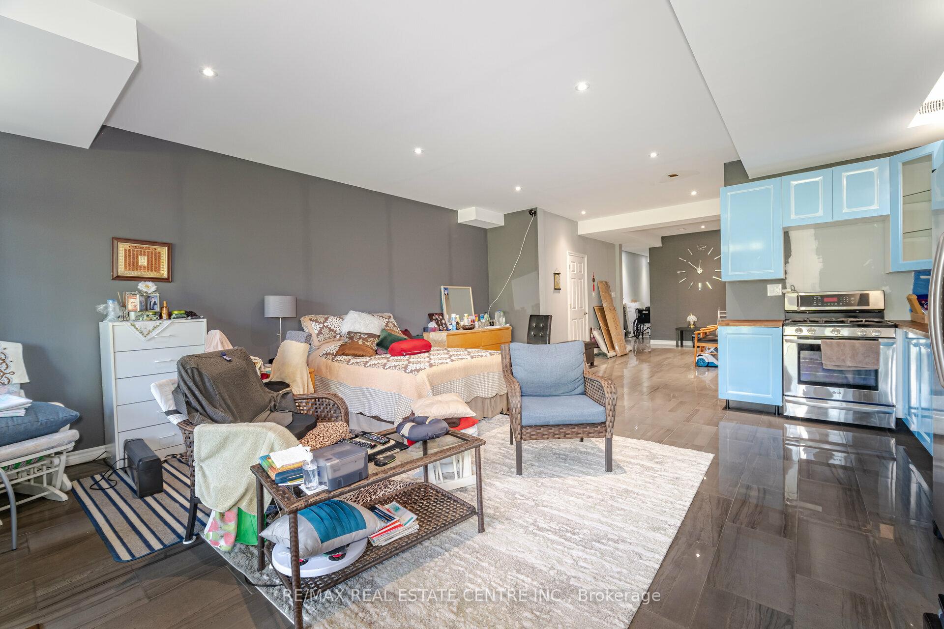 Photo 32 of 34 Alex Campbell Crescent, King, King City — HOMEH