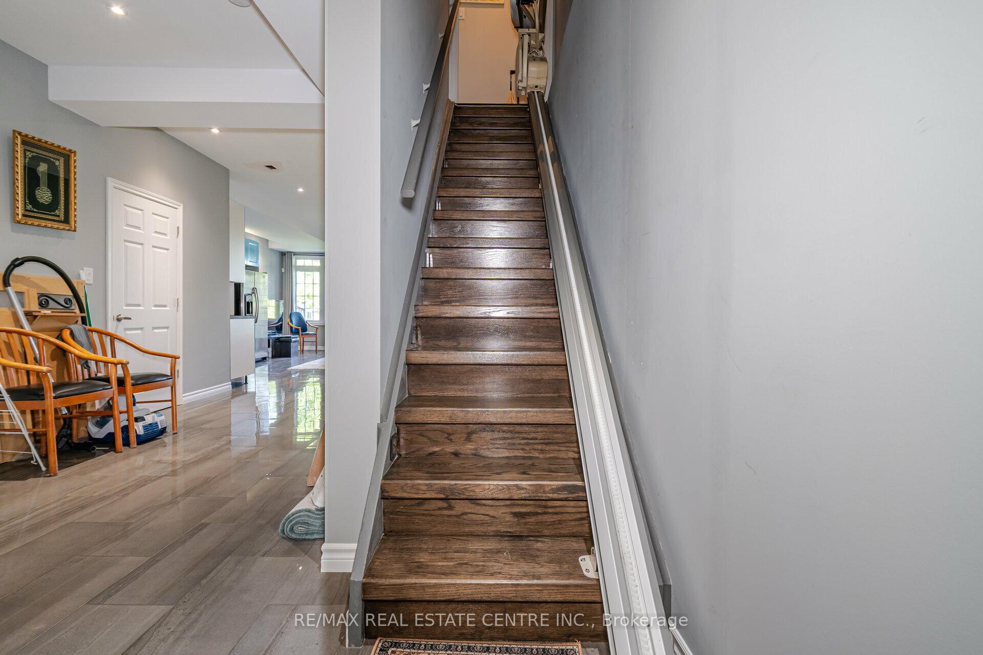 Photo 35 of 34 Alex Campbell Crescent, King, King City — HOMEH