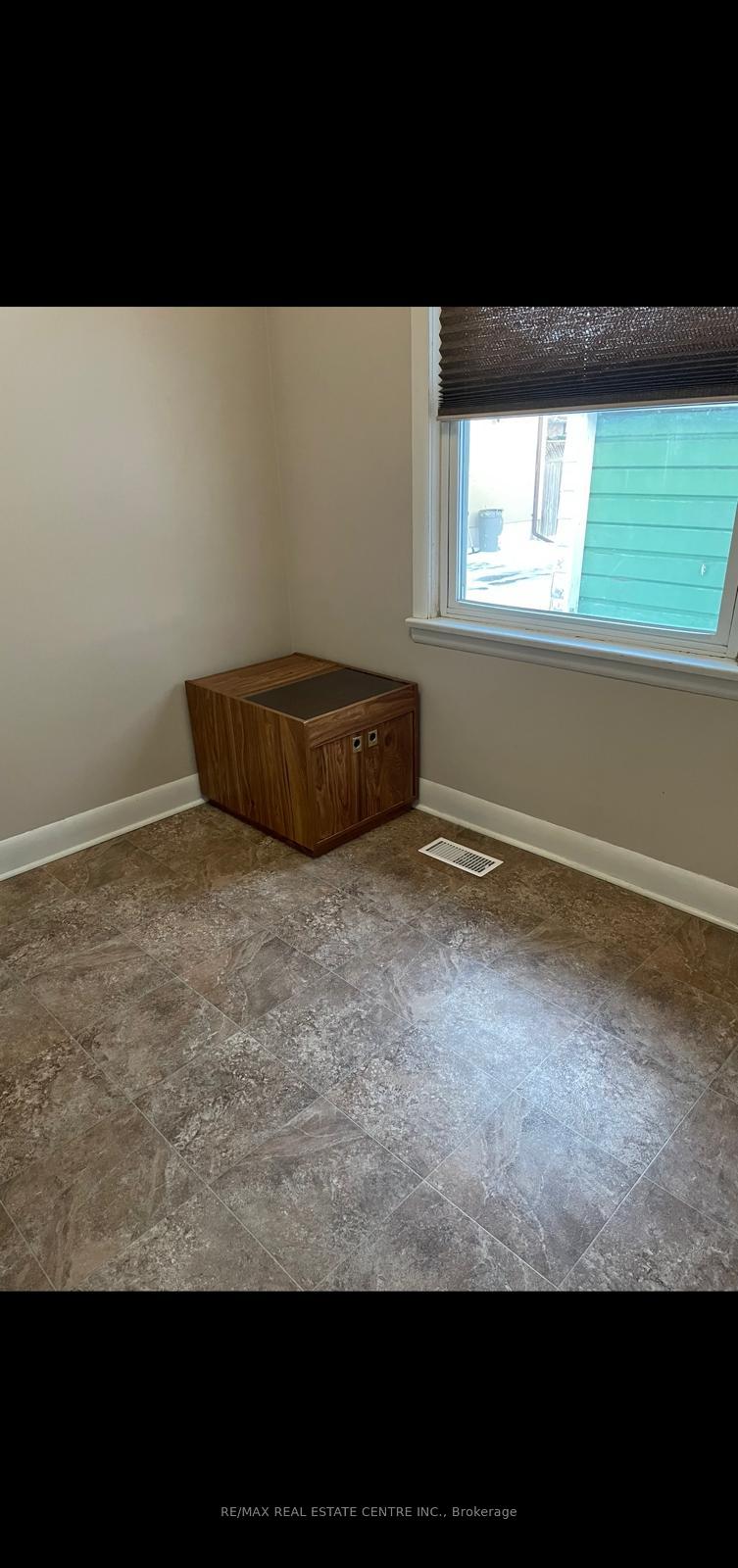 Photo 3 of Unit Upper, 41 Belleview Avenue E, Kitchener, Auditorium — HOMEH