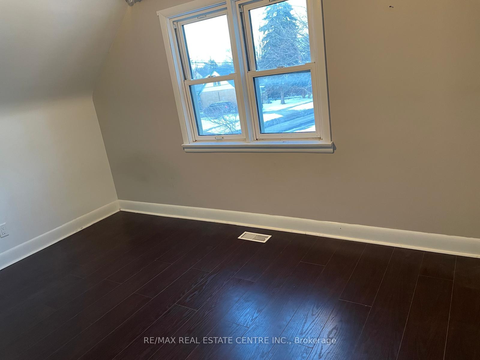 Photo 4 of Unit Upper, 41 Belleview Avenue E, Kitchener, Auditorium — HOMEH