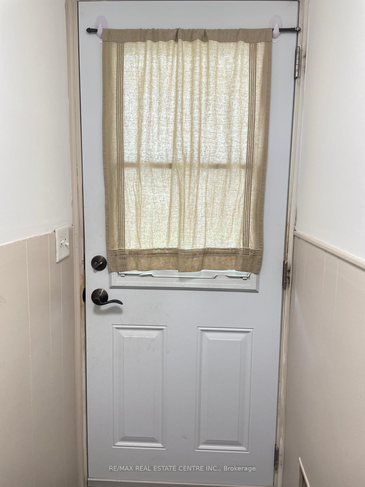 Photo 15 of Unit Upper, 41 Belleview Avenue E, Kitchener, Auditorium — HOMEH