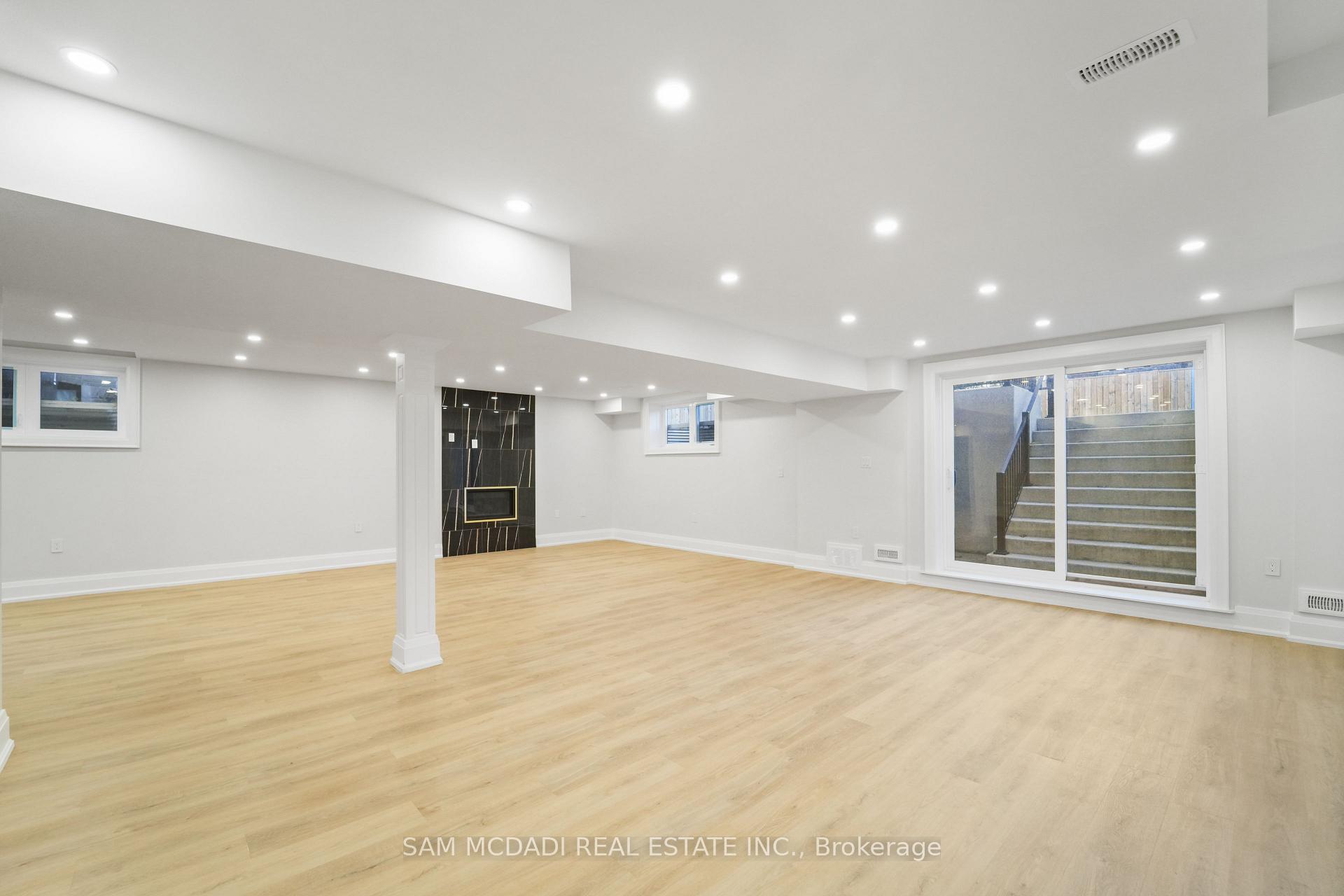 Photo 39 of 303 Delta Street, Etobicoke, Alderwood — HOMEH