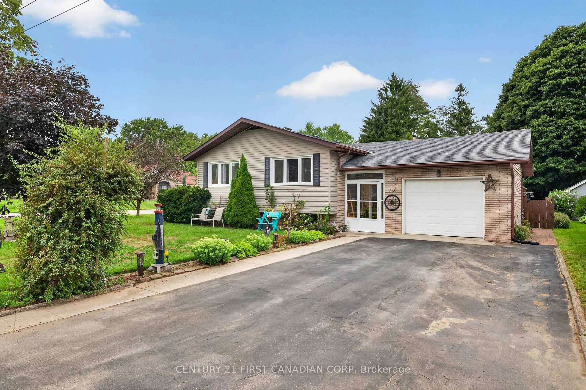 Photo 4 of 213 Fourth Street, West Elgin, Rodney — HOMEH