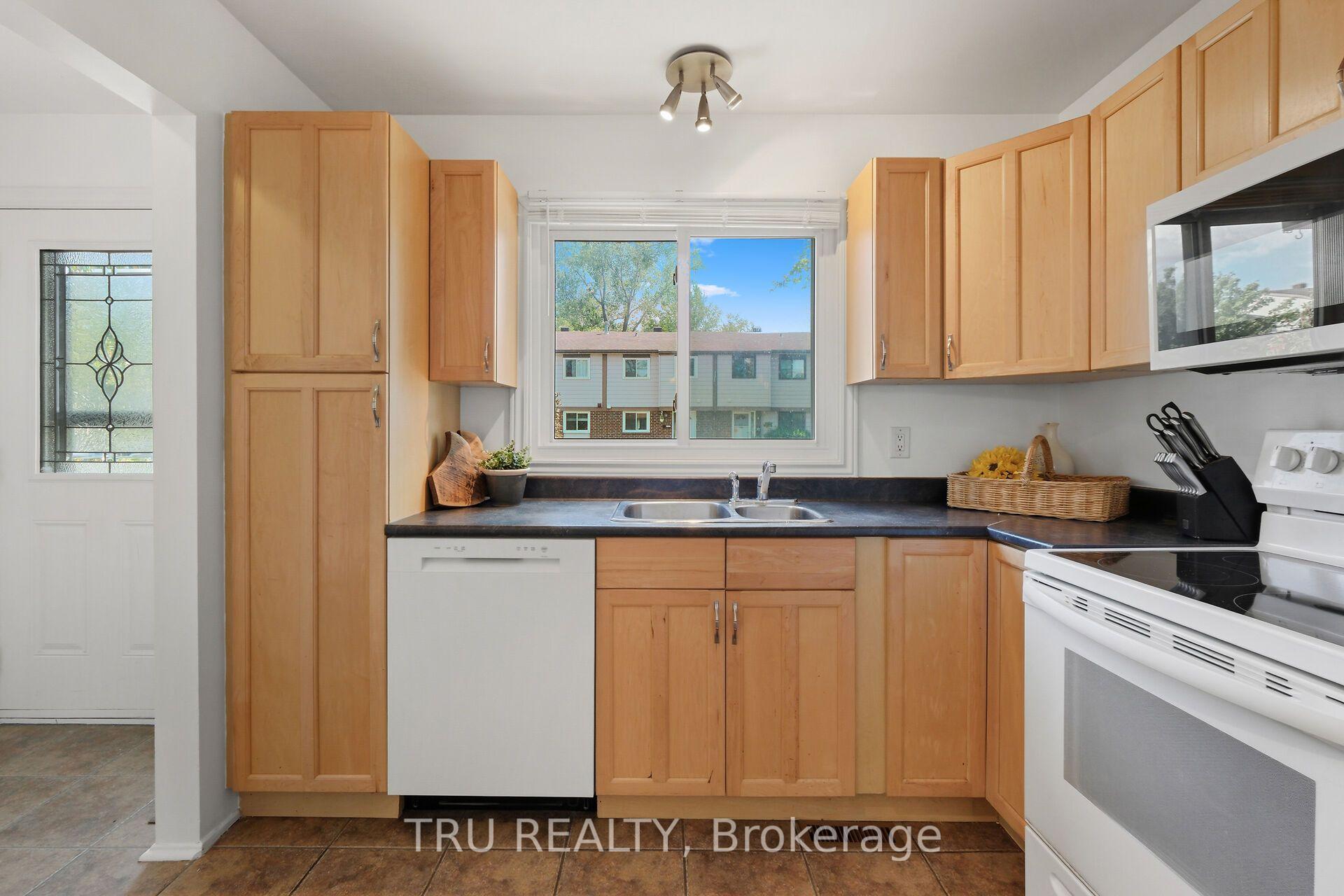 Photo 3 of Unit 59, 1999 Falkirk Crescent, Ottawa, Blackburn Hamlet (South) — HOMEH