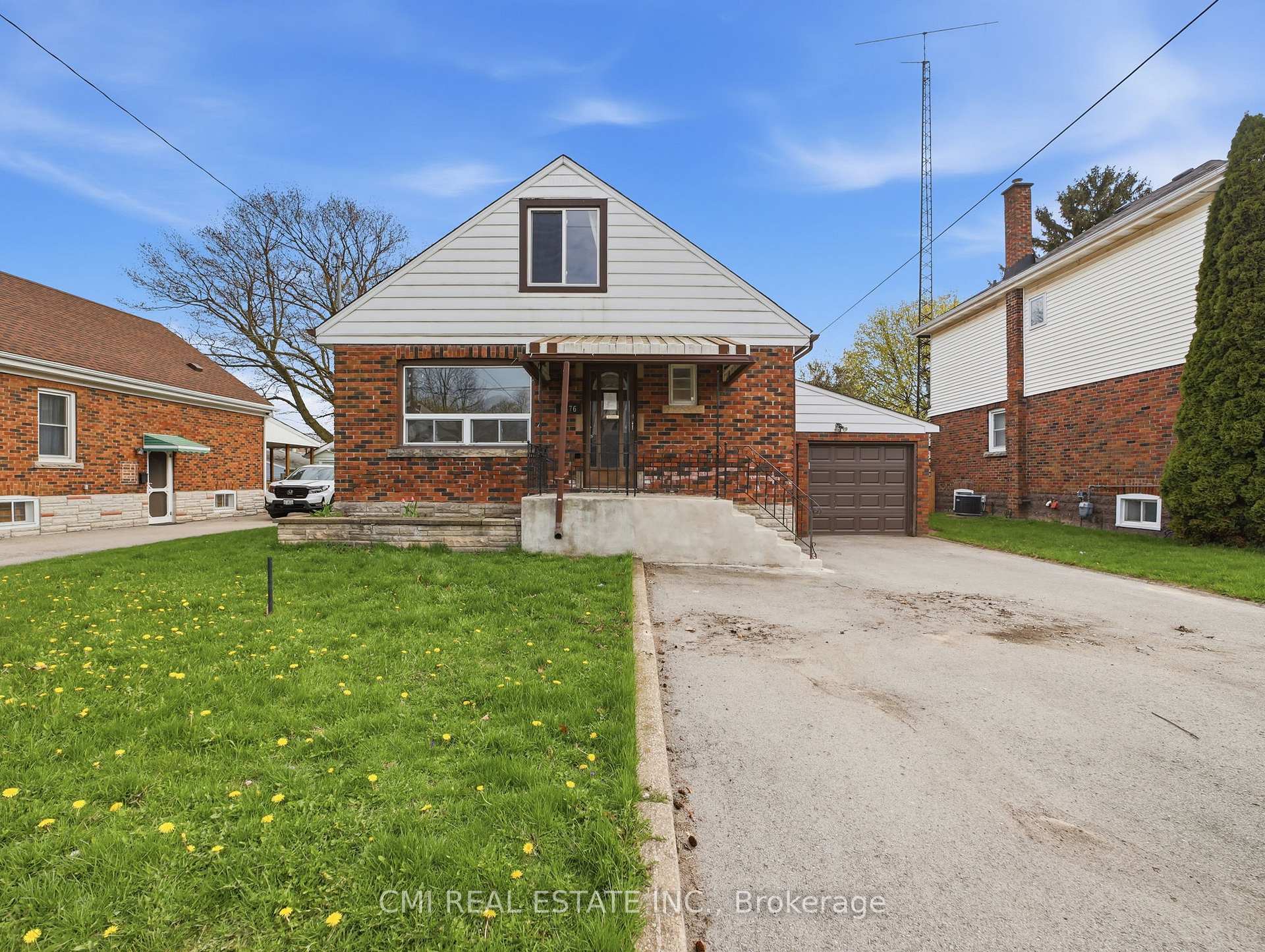 Photo 2 of 6476 Maranda Street, Niagara Falls, Clifton Hill — HOMEH