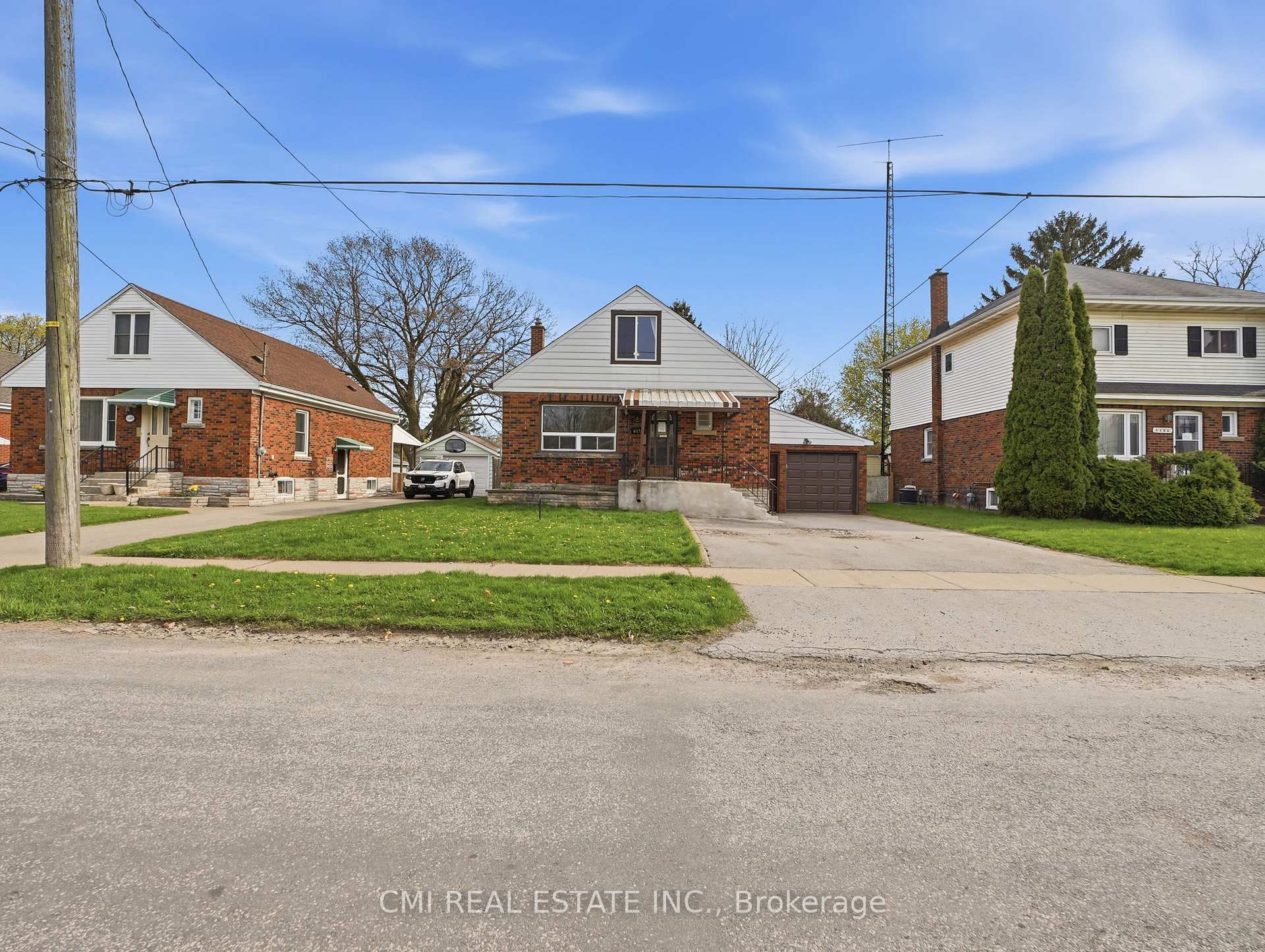 Photo 3 of 6476 Maranda Street, Niagara Falls, Clifton Hill — HOMEH