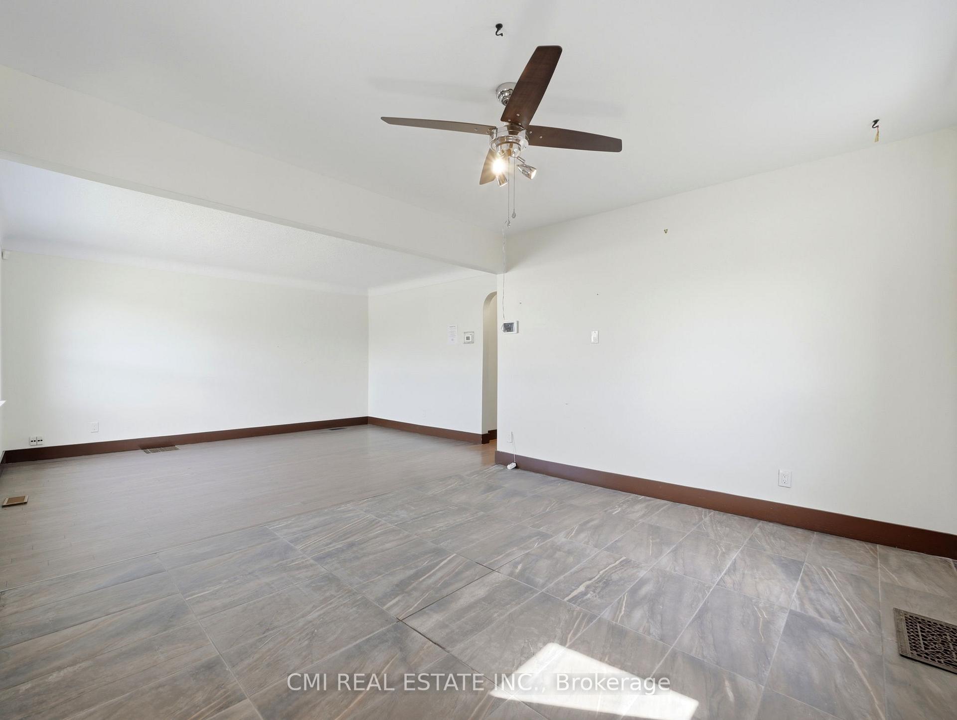 Photo 6 of 6476 Maranda Street, Niagara Falls, Clifton Hill — HOMEH