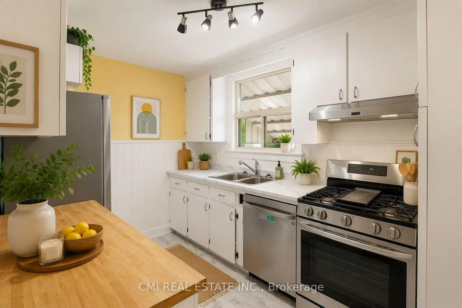 Photo 8 of 6476 Maranda Street, Niagara Falls, Clifton Hill — HOMEH