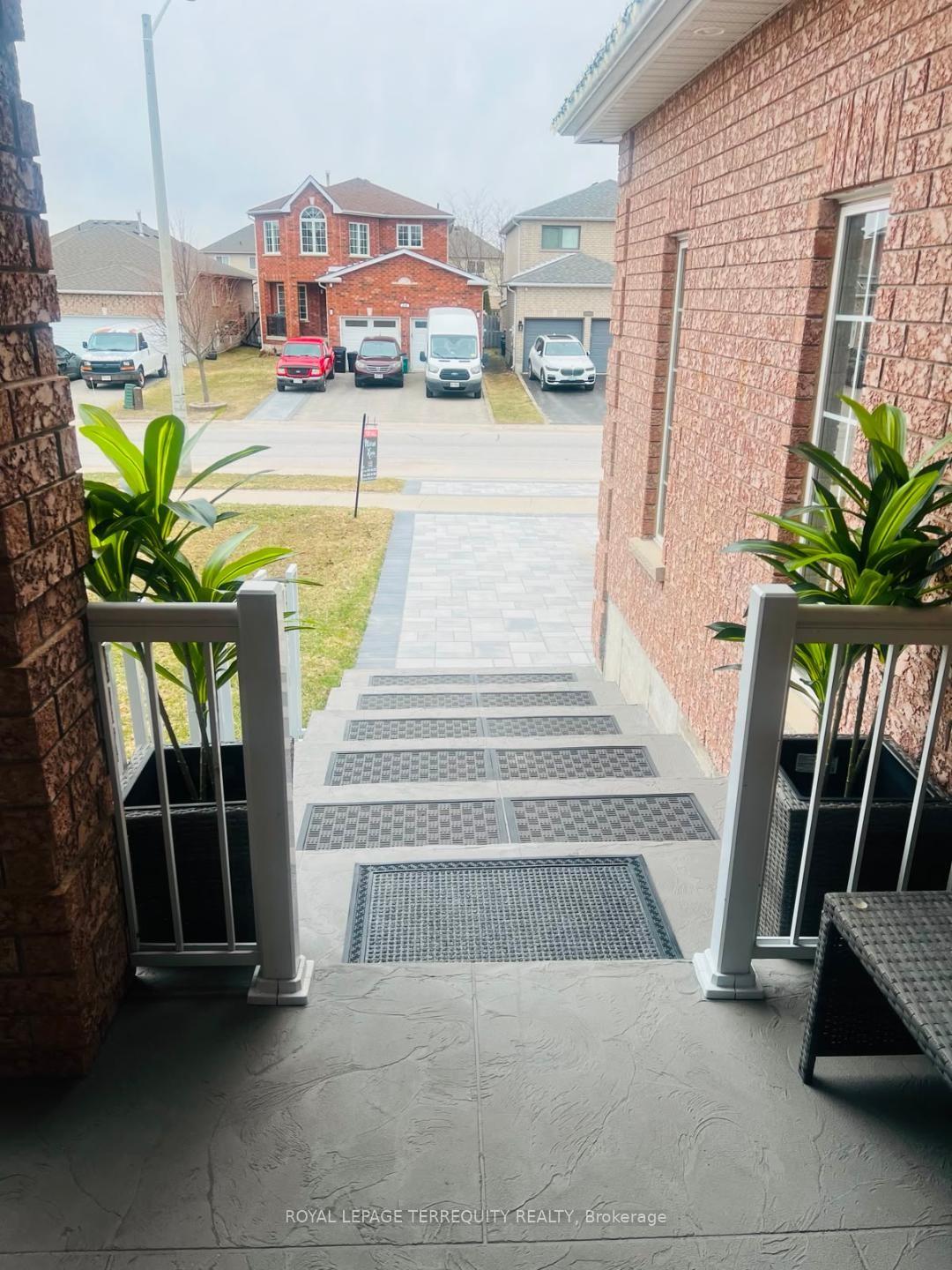 Photo 5 of 25 Jagges Drive, Barrie, Edgehill Drive — HOMEH