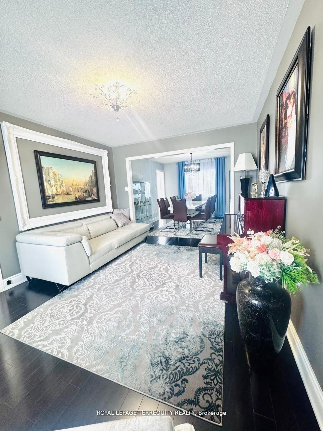Photo 8 of 25 Jagges Drive, Barrie, Edgehill Drive — HOMEH