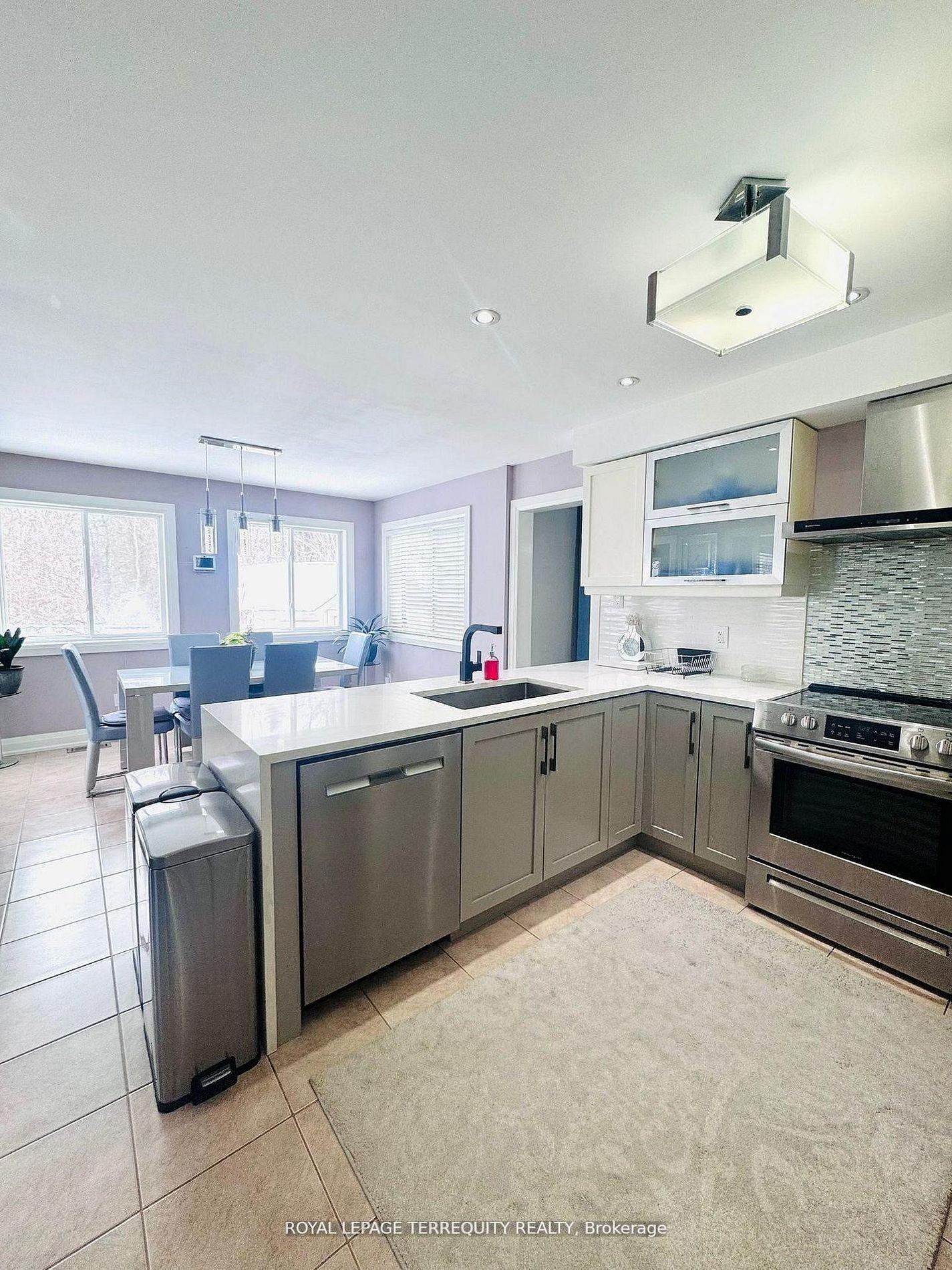 Photo 12 of 25 Jagges Drive, Barrie, Edgehill Drive — HOMEH