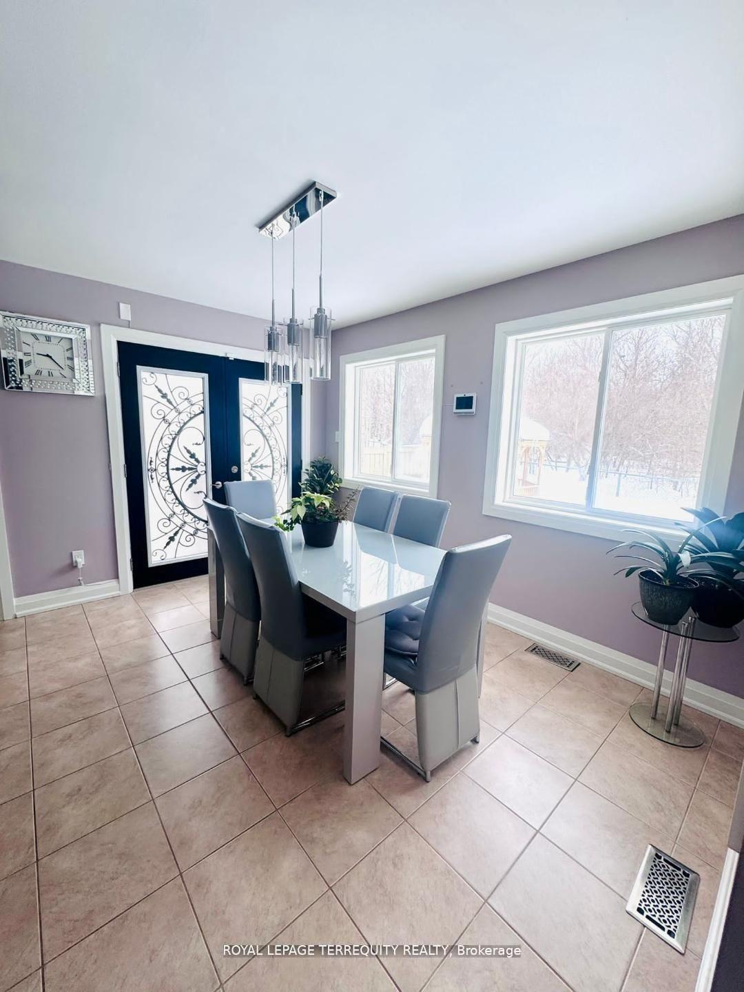 Photo 14 of 25 Jagges Drive, Barrie, Edgehill Drive — HOMEH