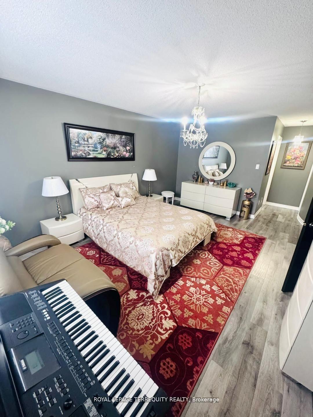 Photo 17 of 25 Jagges Drive, Barrie, Edgehill Drive — HOMEH
