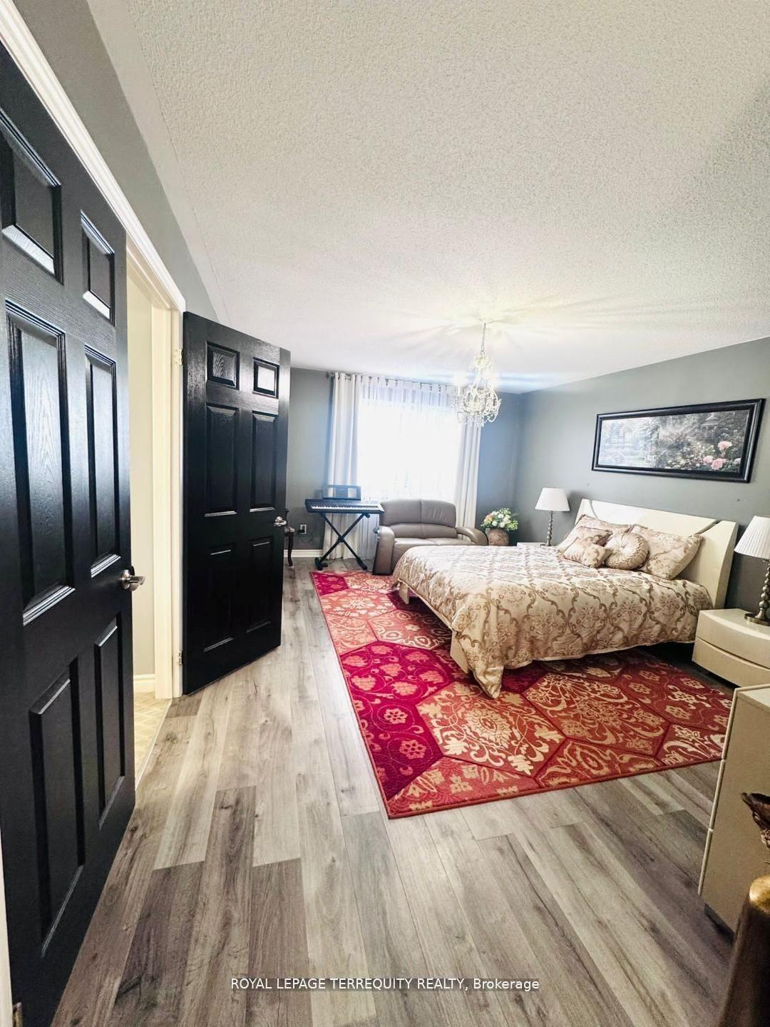 Photo 18 of 25 Jagges Drive, Barrie, Edgehill Drive — HOMEH