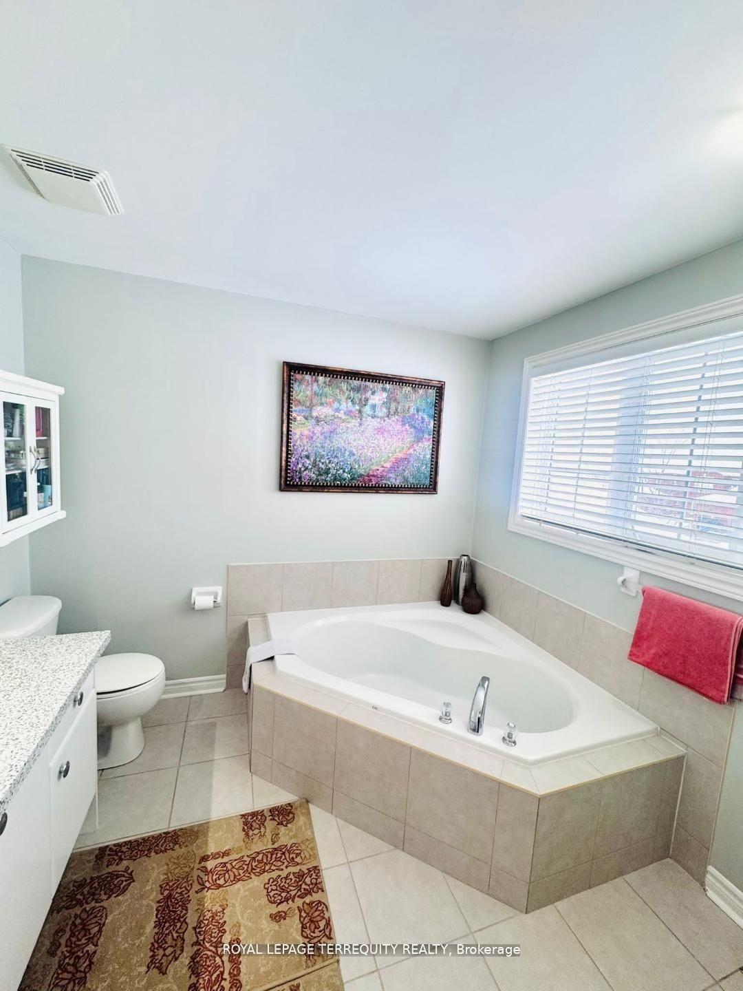 Photo 19 of 25 Jagges Drive, Barrie, Edgehill Drive — HOMEH