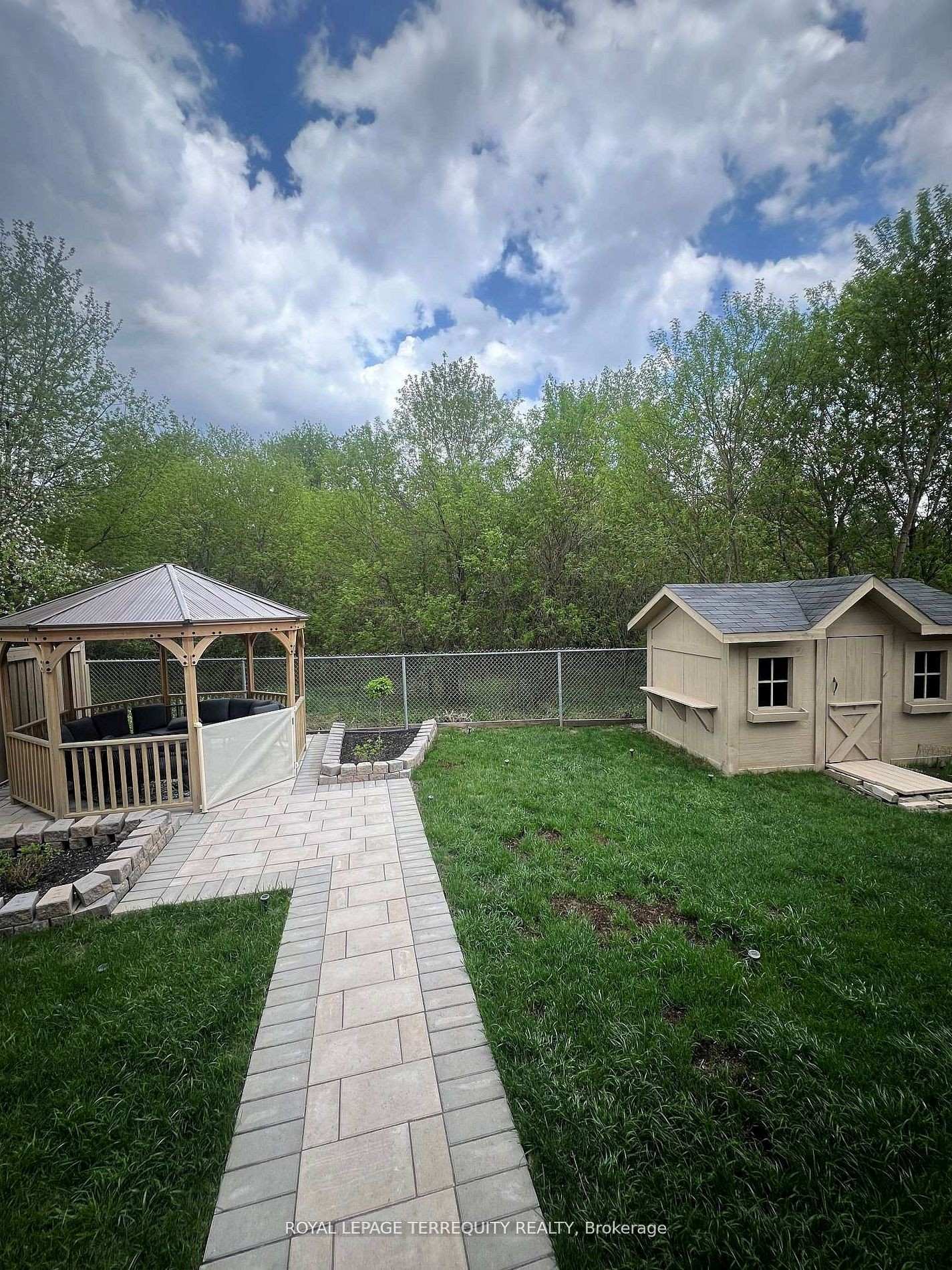 Photo 36 of 25 Jagges Drive, Barrie, Edgehill Drive — HOMEH