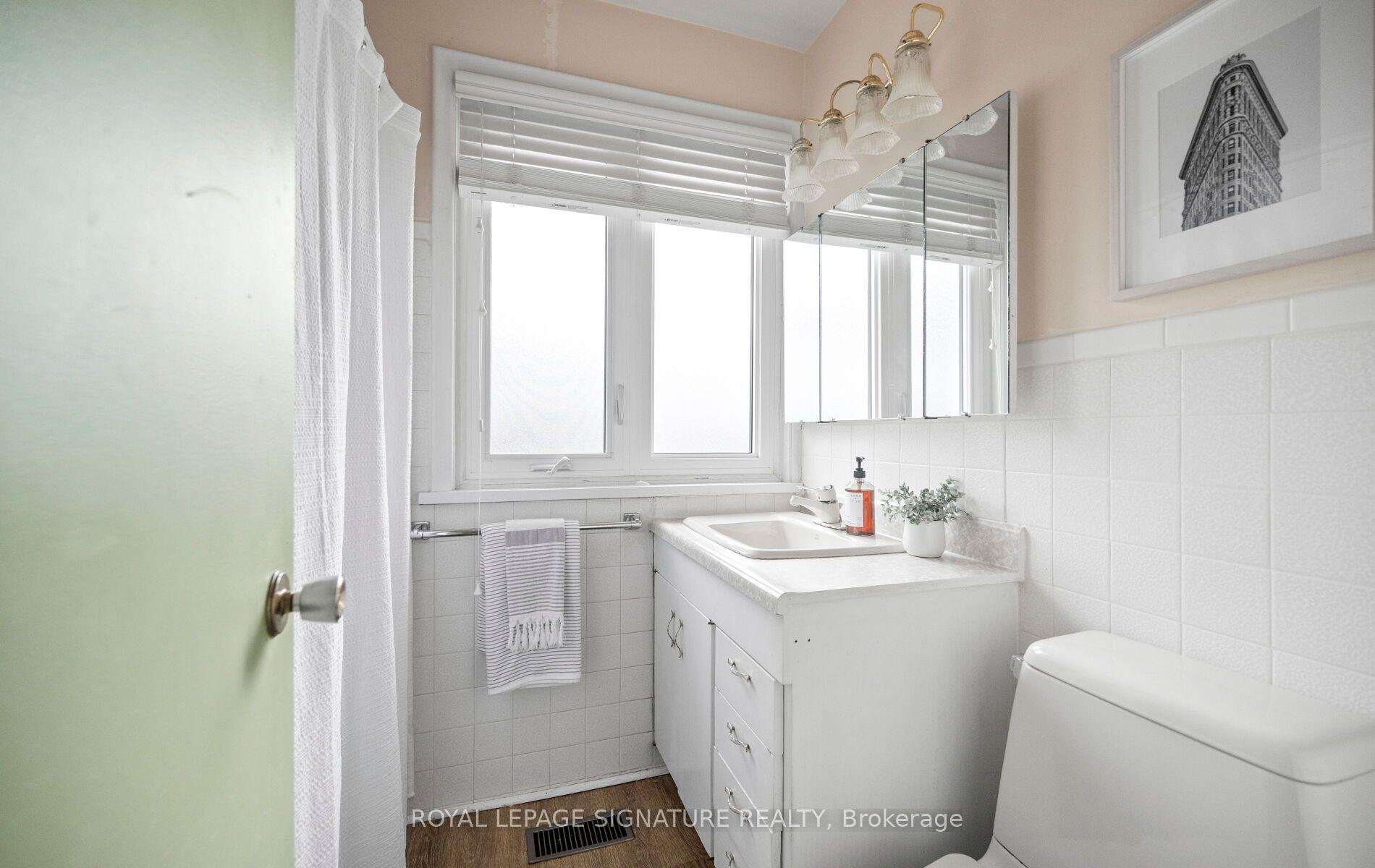 Photo 13 of 17 Templar Drive, Etobicoke, Kingsview Village-The Westway — HOMEH