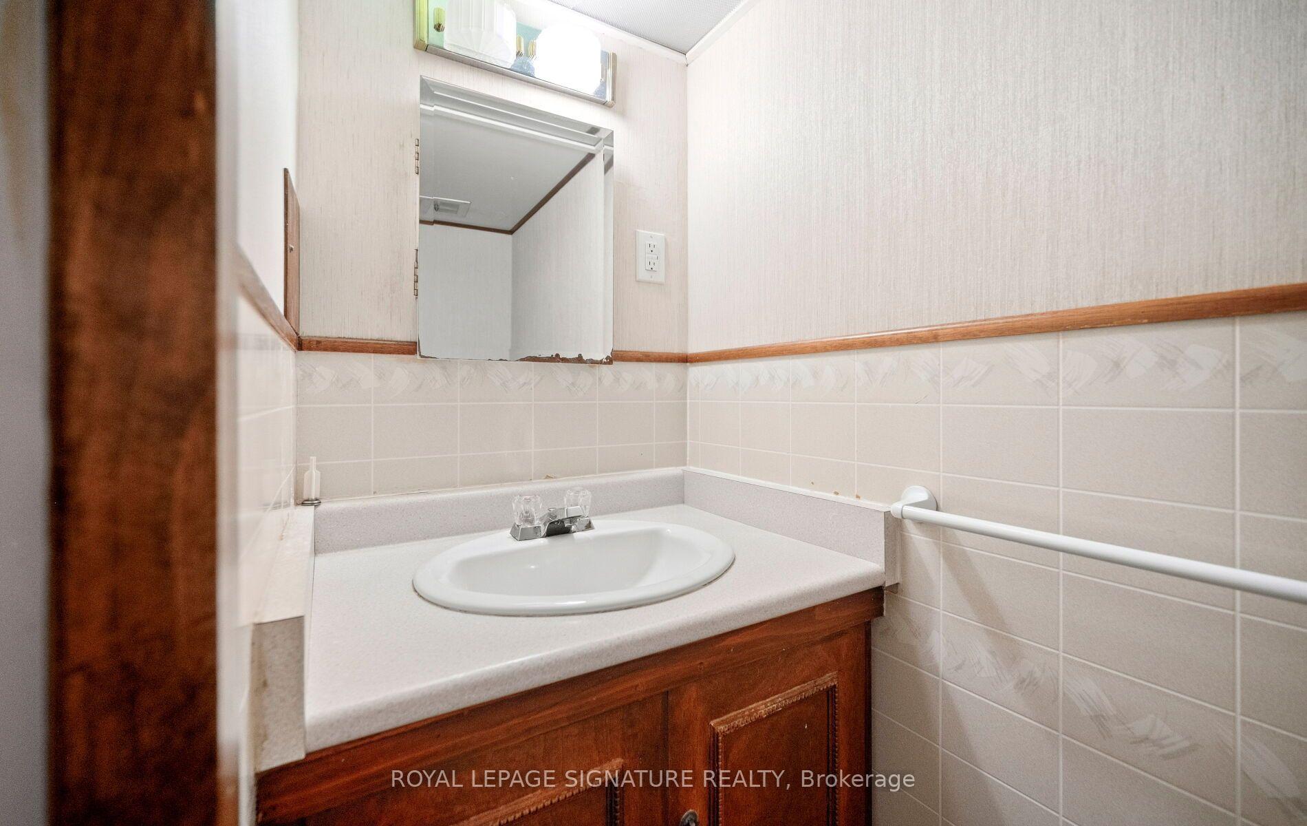Photo 23 of 17 Templar Drive, Etobicoke, Kingsview Village-The Westway — HOMEH