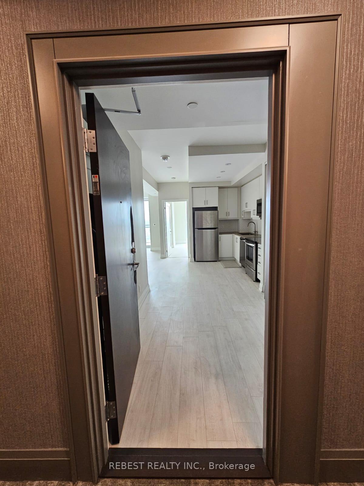 Photo 5 of 15 Lynch Street, Brampton, Downtown Brampton — HOMEH