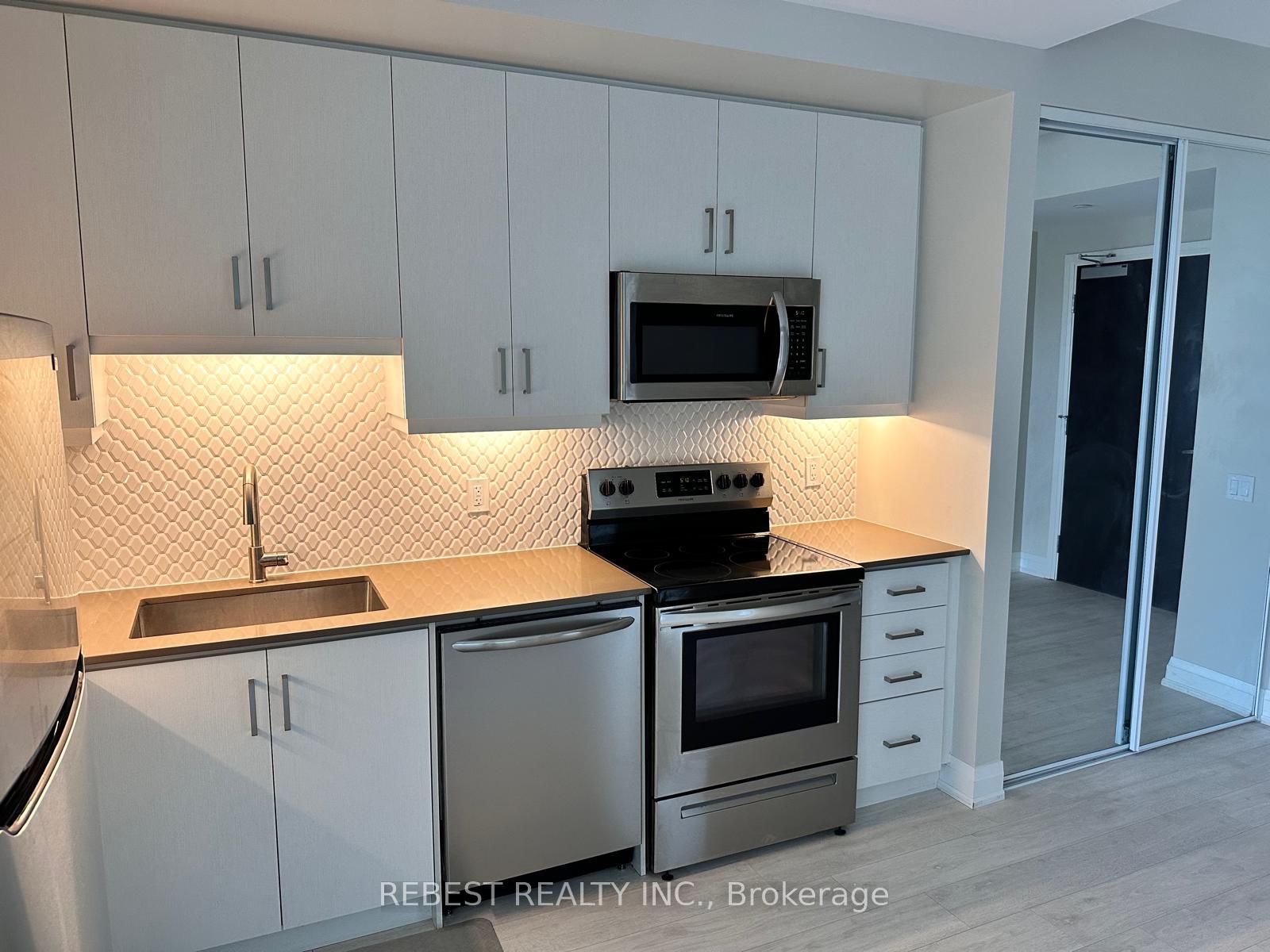 Photo 6 of 15 Lynch Street, Brampton, Downtown Brampton — HOMEH