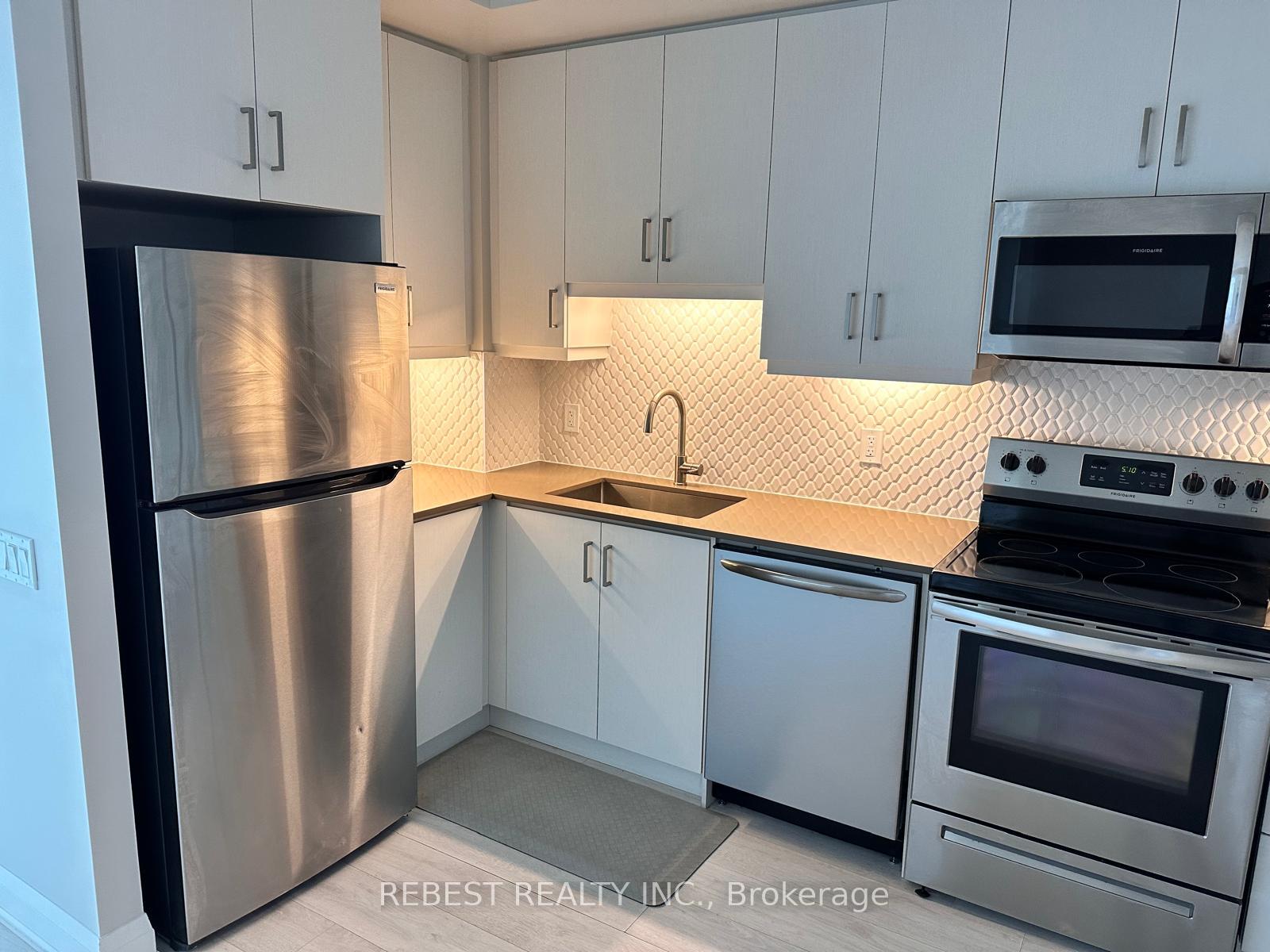 Photo 7 of 15 Lynch Street, Brampton, Downtown Brampton — HOMEH