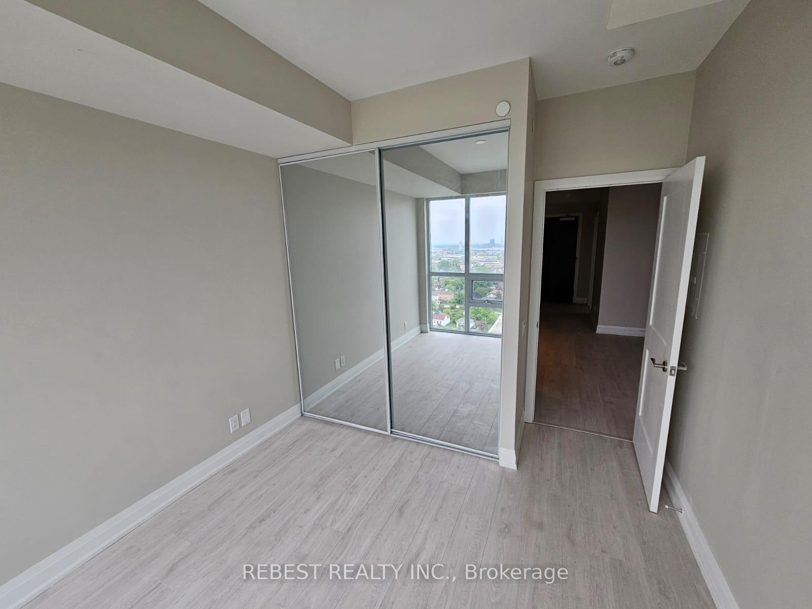 Photo 10 of 15 Lynch Street, Brampton, Downtown Brampton — HOMEH