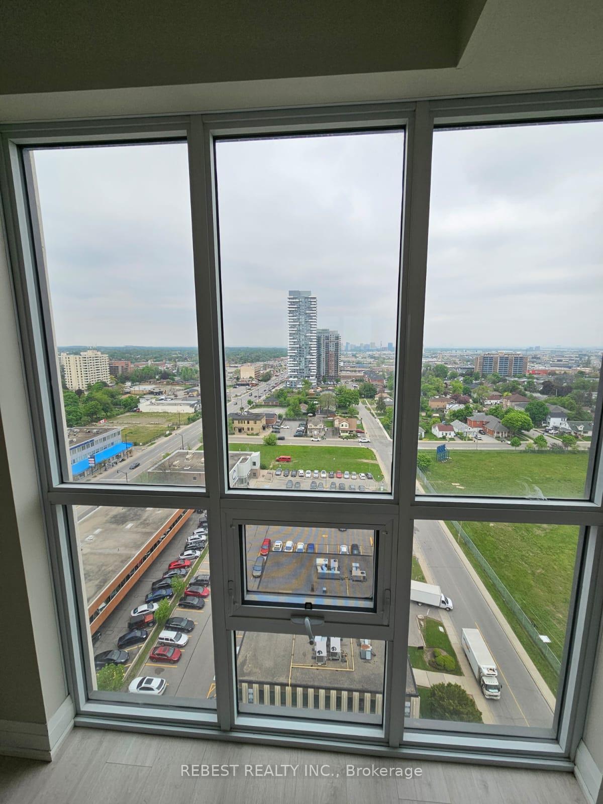 Photo 12 of 15 Lynch Street, Brampton, Downtown Brampton — HOMEH