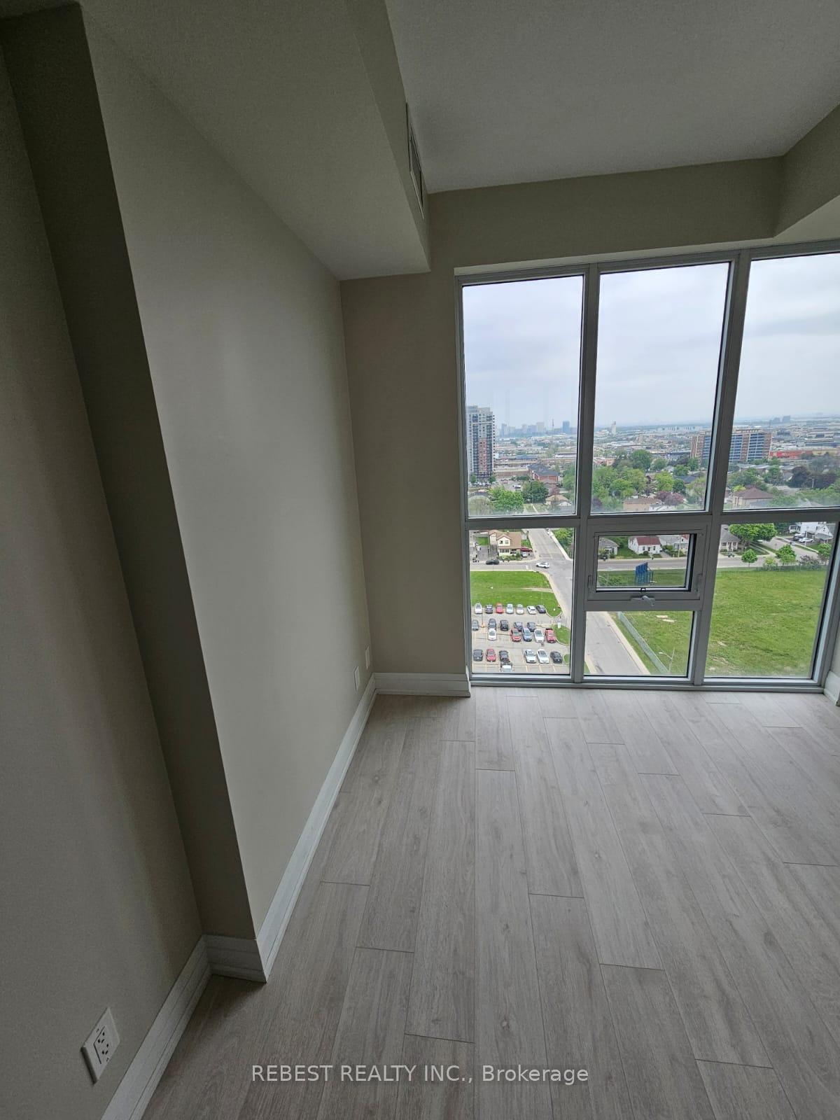 Photo 13 of 15 Lynch Street, Brampton, Downtown Brampton — HOMEH