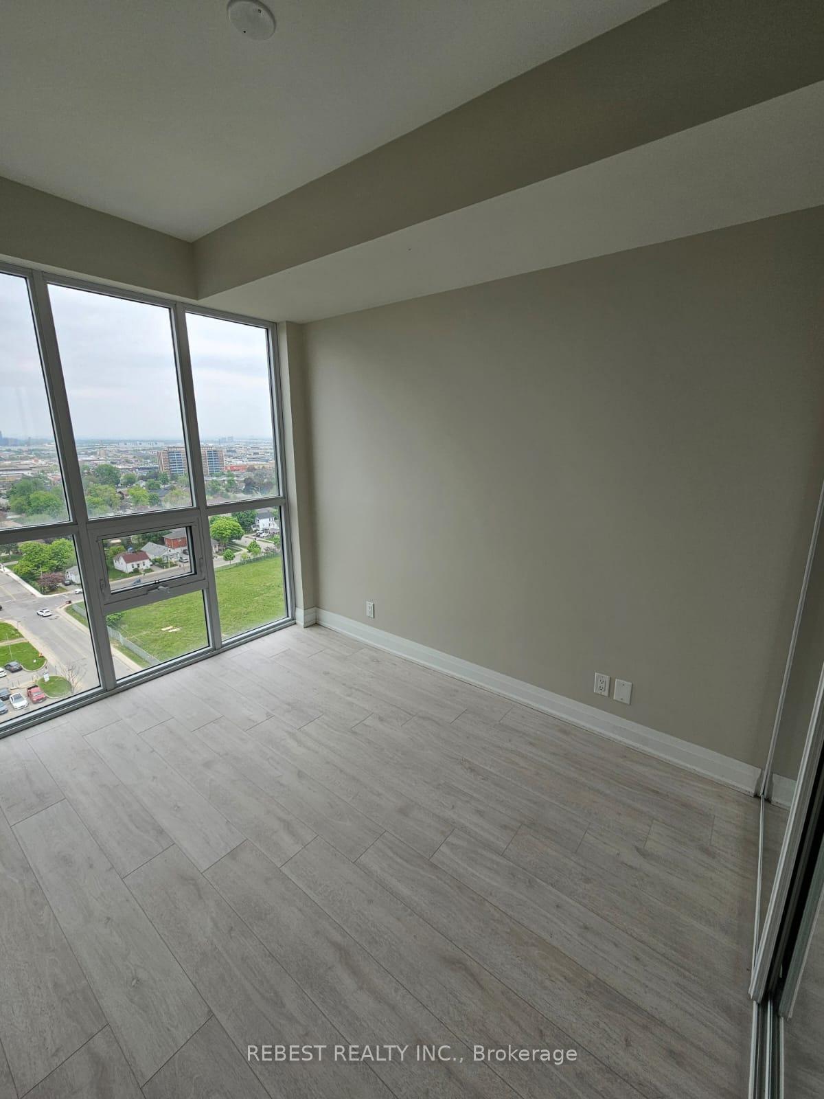 Photo 14 of 15 Lynch Street, Brampton, Downtown Brampton — HOMEH