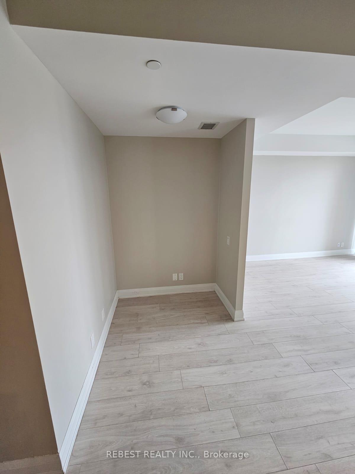 Photo 15 of 15 Lynch Street, Brampton, Downtown Brampton — HOMEH