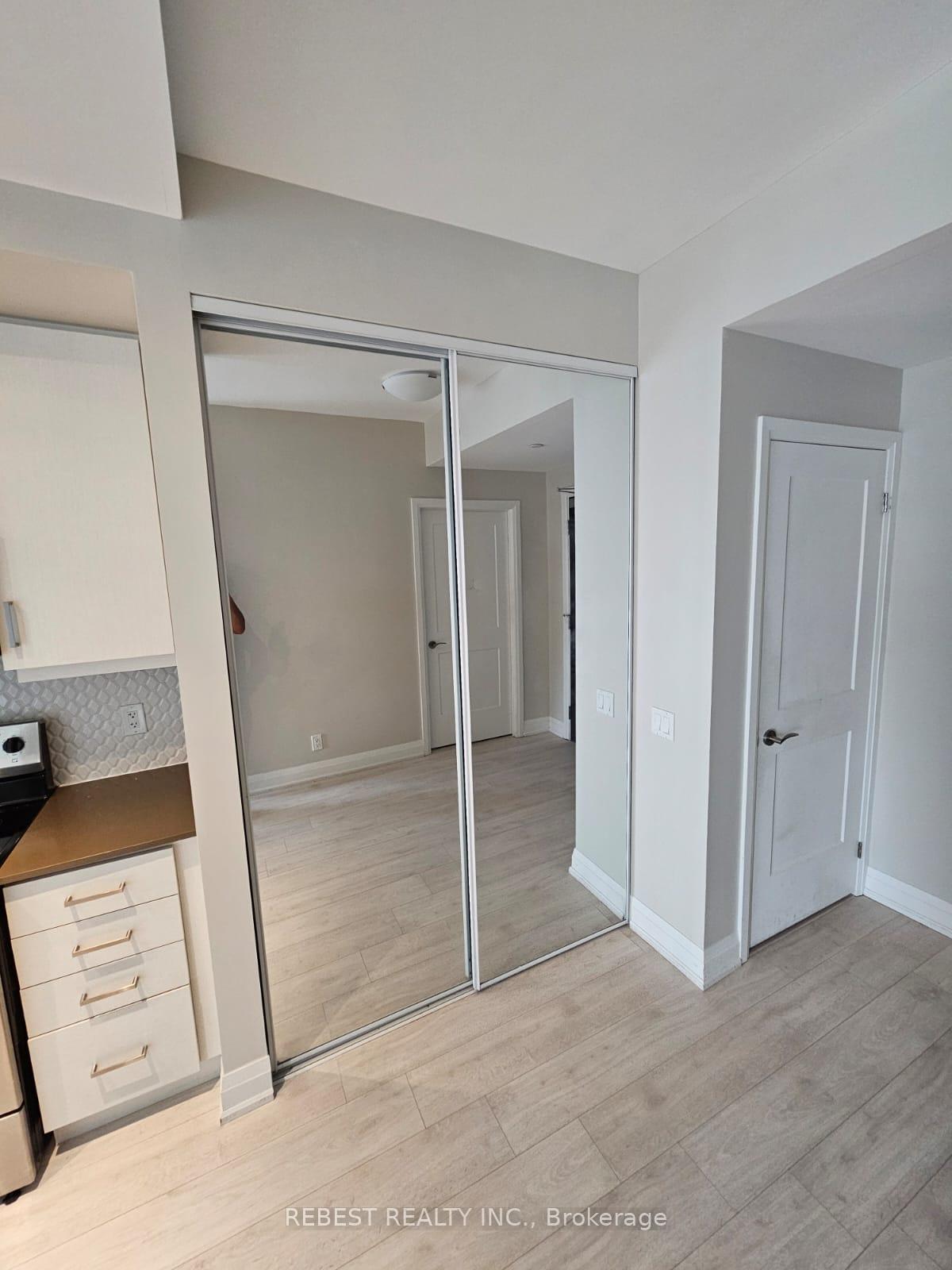 Photo 16 of 15 Lynch Street, Brampton, Downtown Brampton — HOMEH