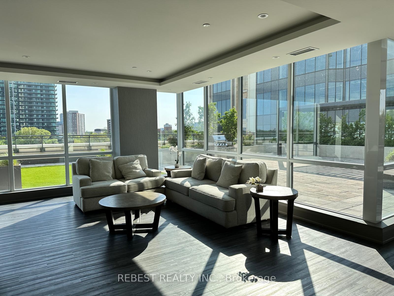 Photo 37 of 15 Lynch Street, Brampton, Downtown Brampton — HOMEH